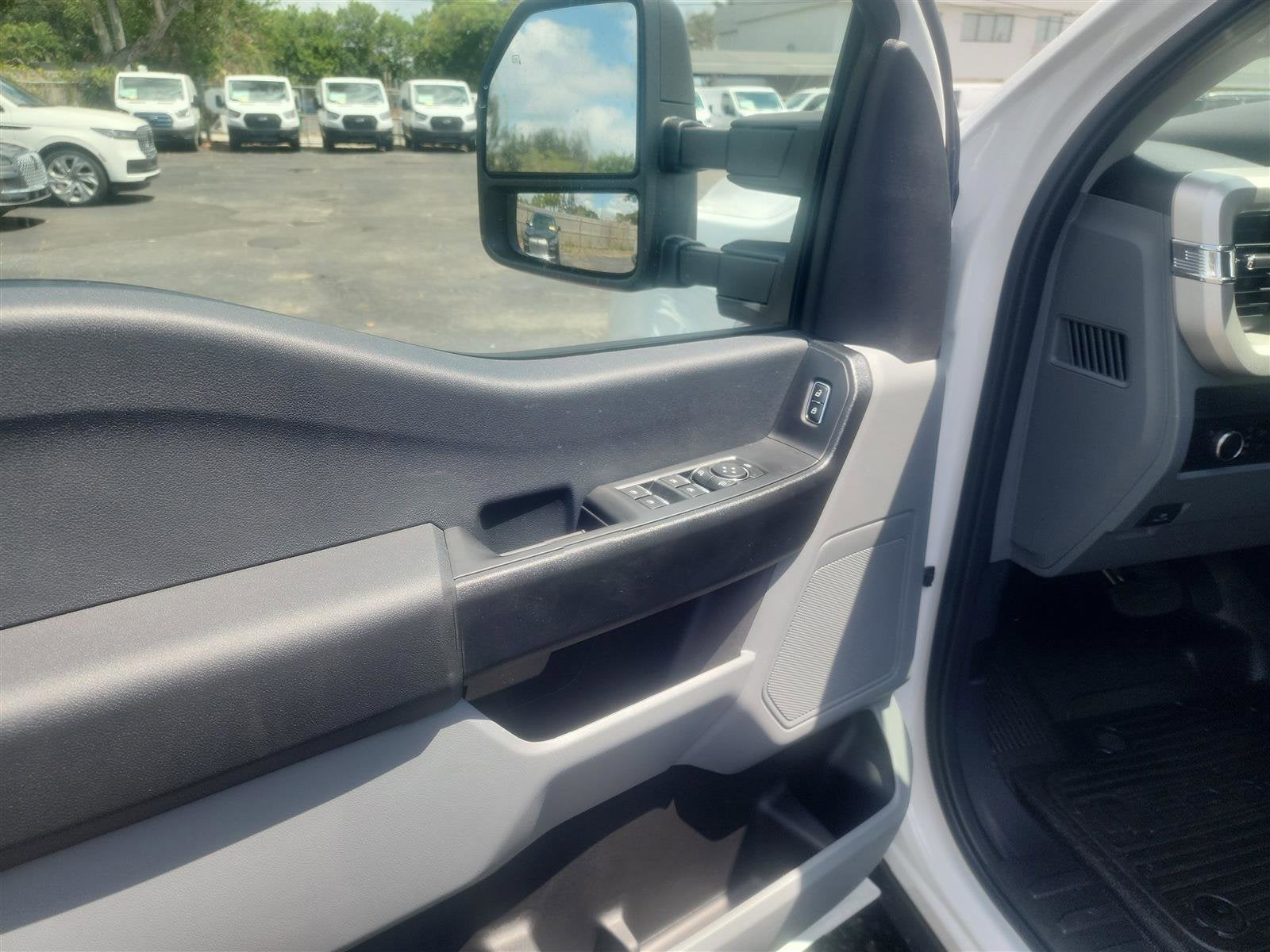 2025 Ford Super Duty F-350 DRW XL