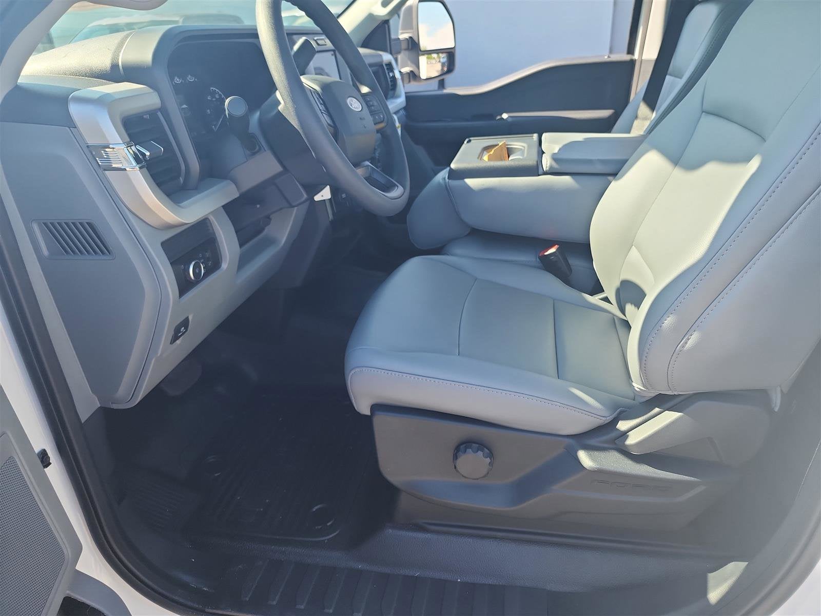 2025 Ford Super Duty F-350 DRW XL