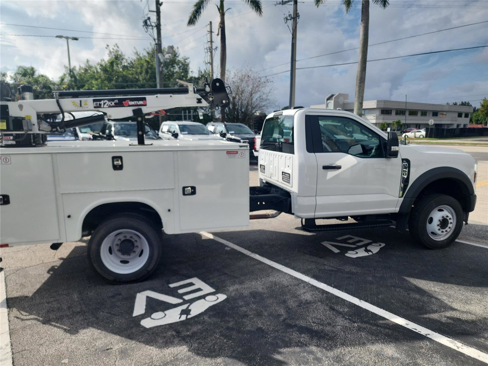 2024 Ford Super Duty F-450 DRW XL