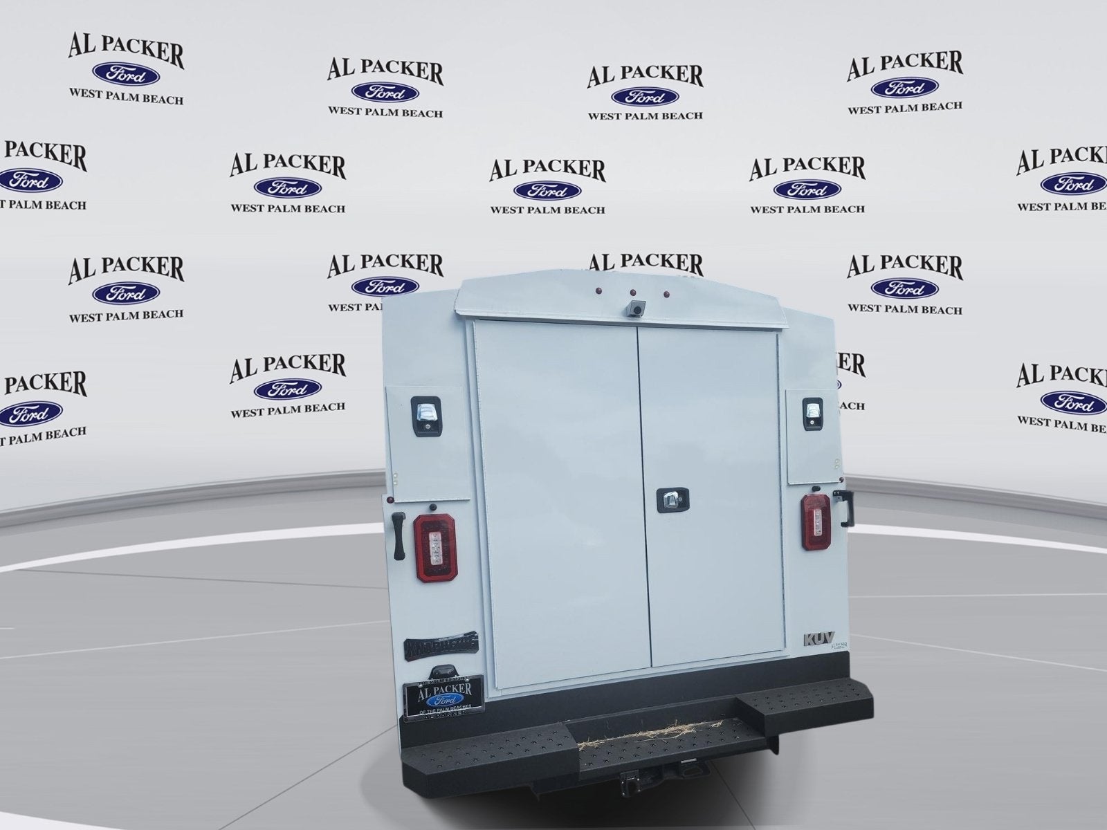 2027 Ford E-Series Cutaway Base