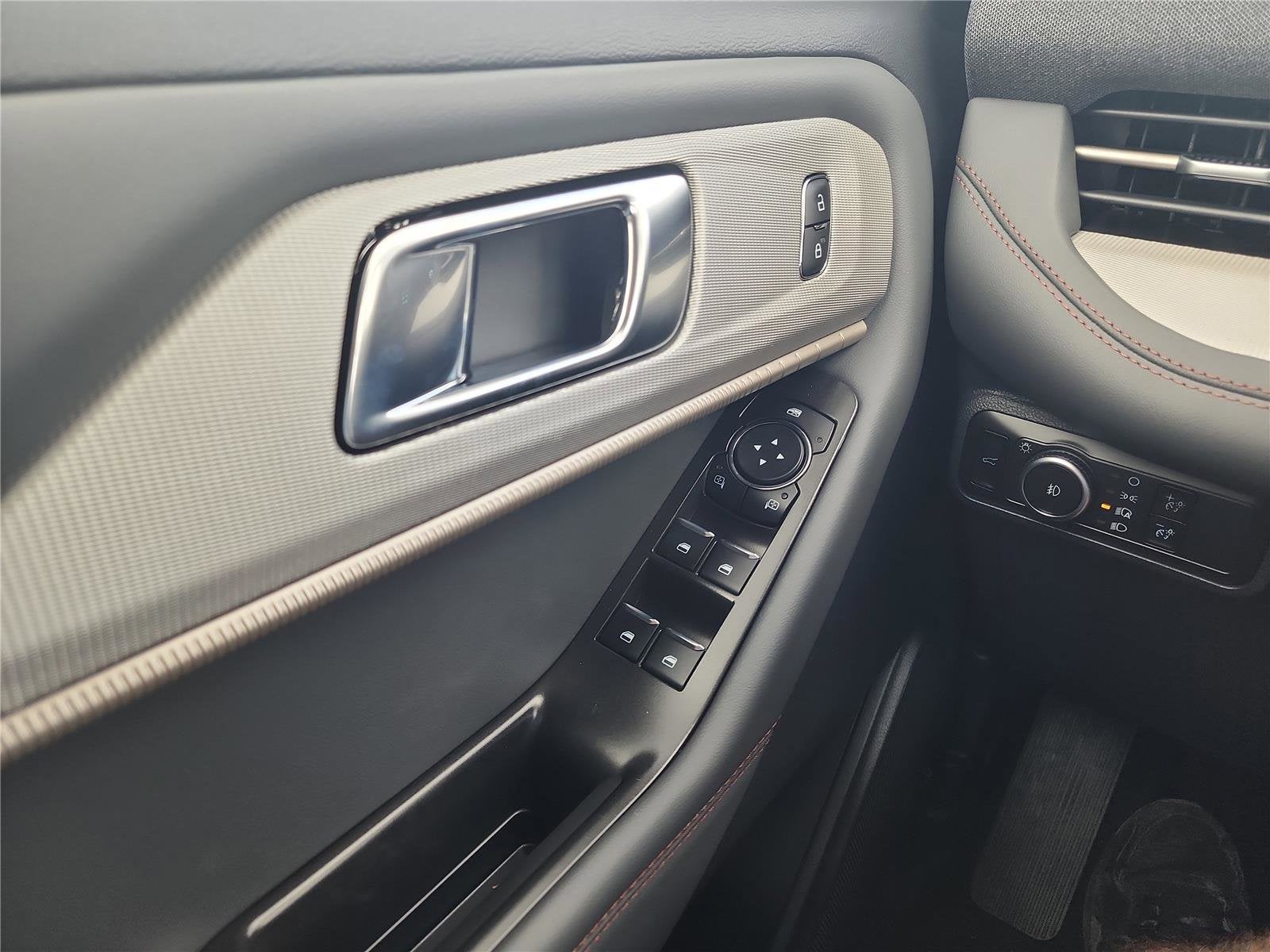 2026 Ford Explorer Active with 200A Pkg