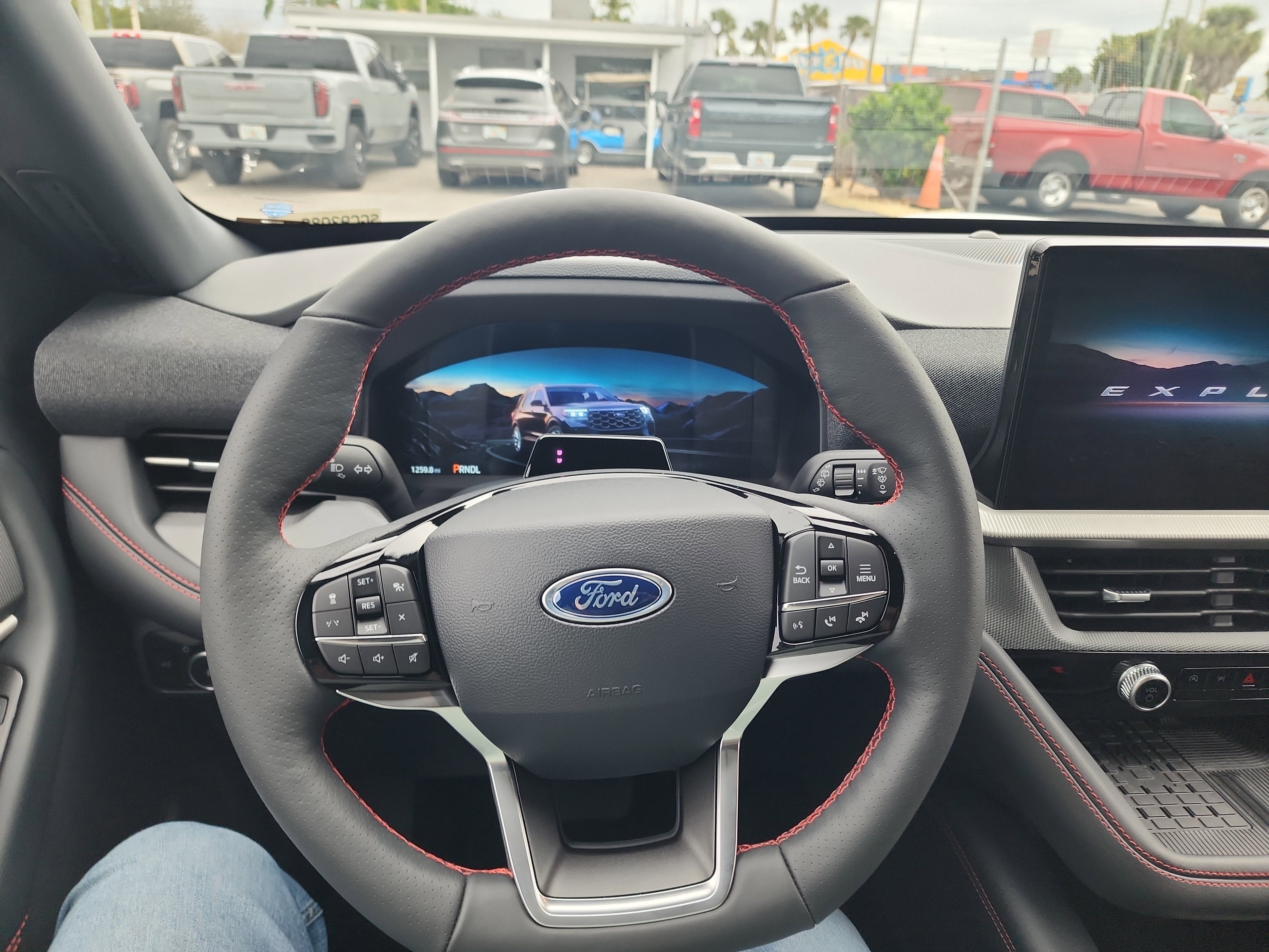 2025 Ford Explorer ST-Line