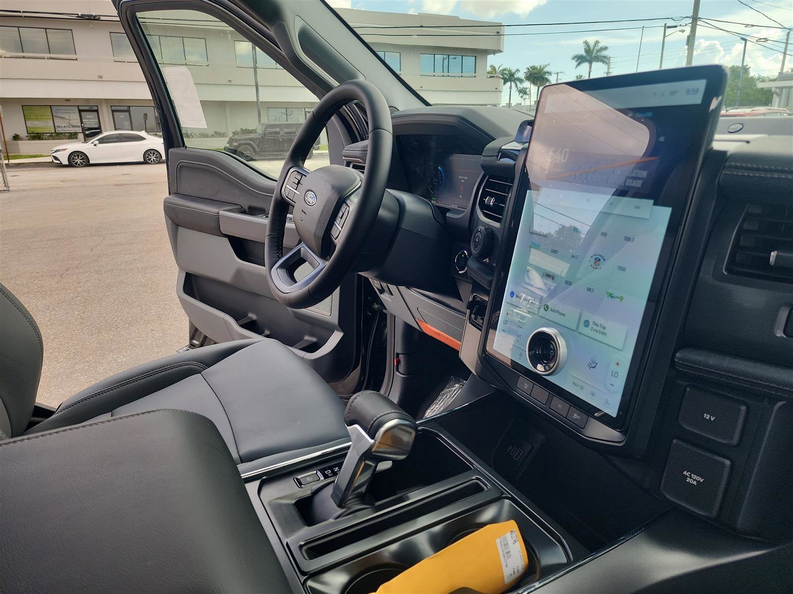 2025 Ford F-150 Lightning Flash