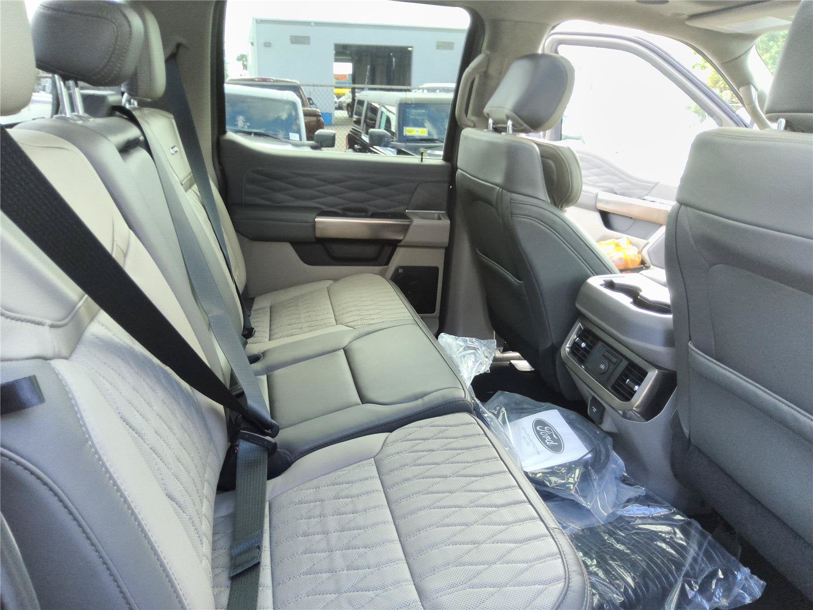 2027 Ford Super Duty F-250 SRW Platinum