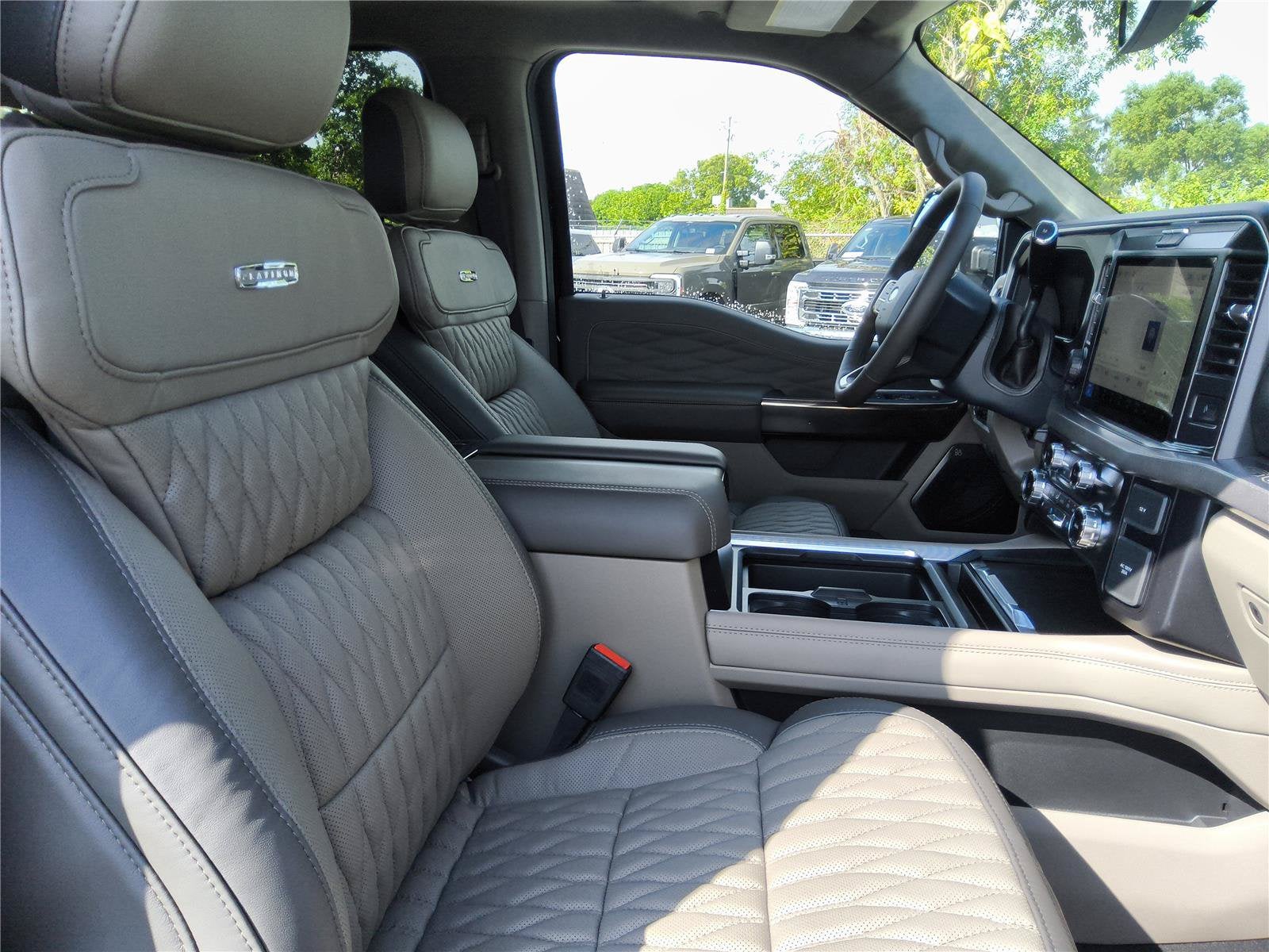 2027 Ford Super Duty F-250 SRW Platinum