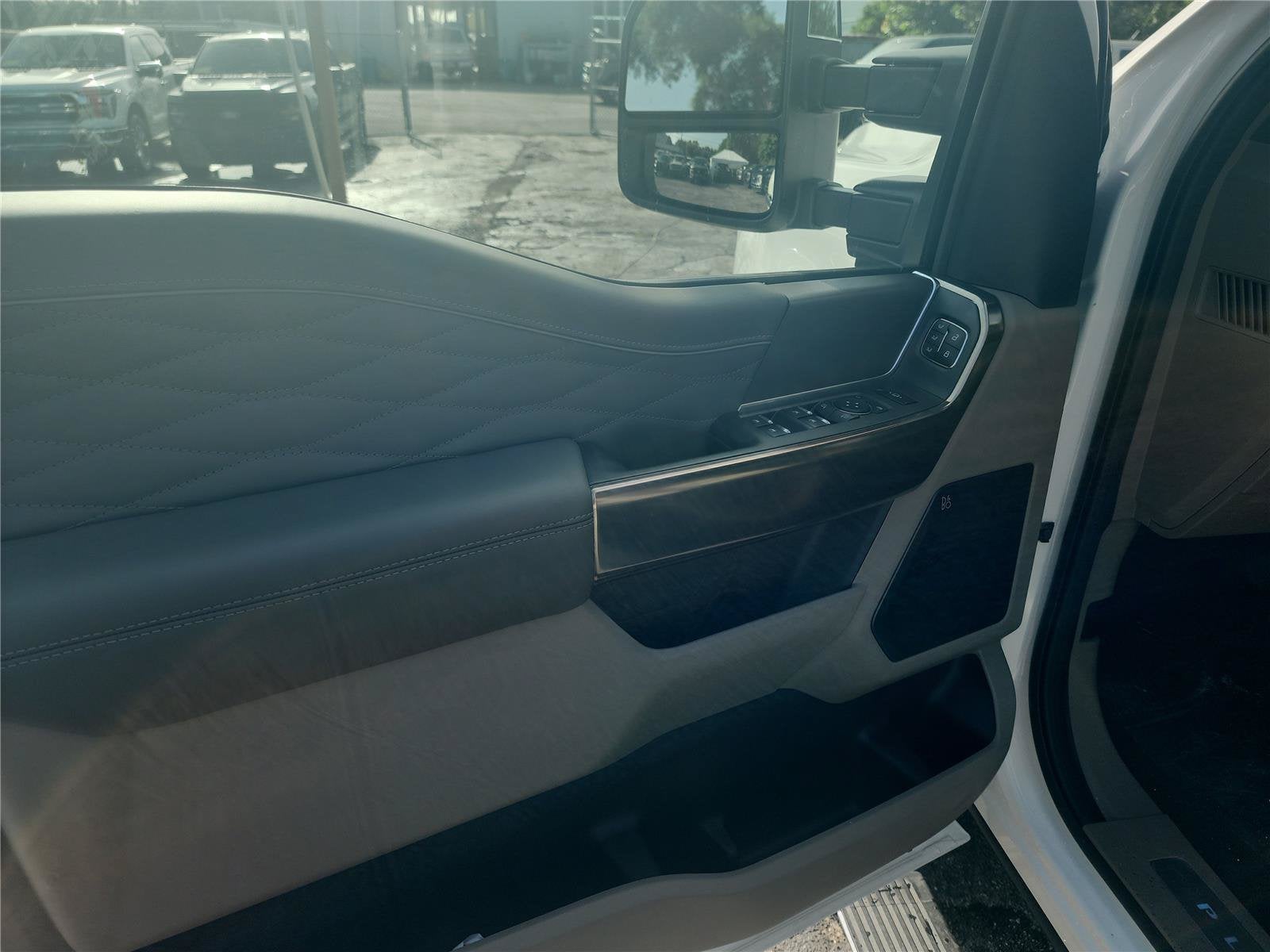 2026 Ford Super Duty F-350 SRW Platinum