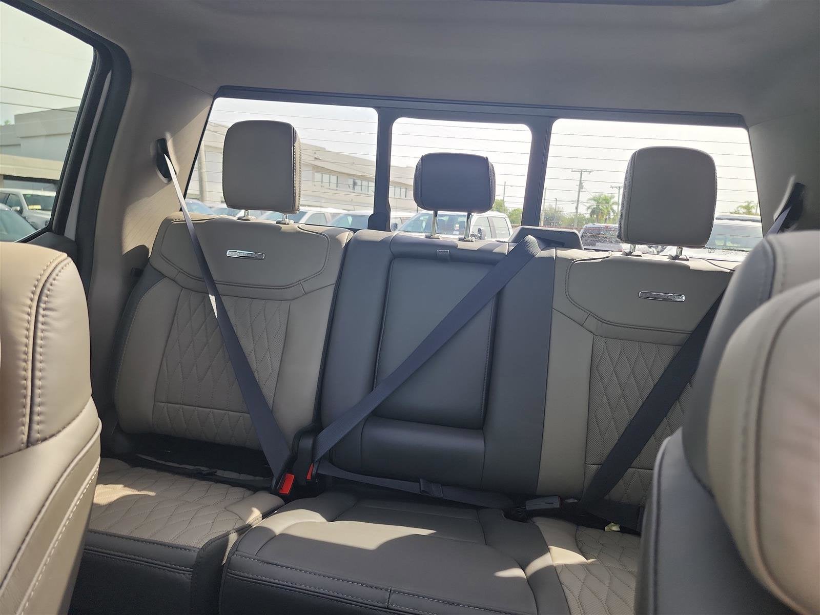 2026 Ford Super Duty F-350 SRW Platinum