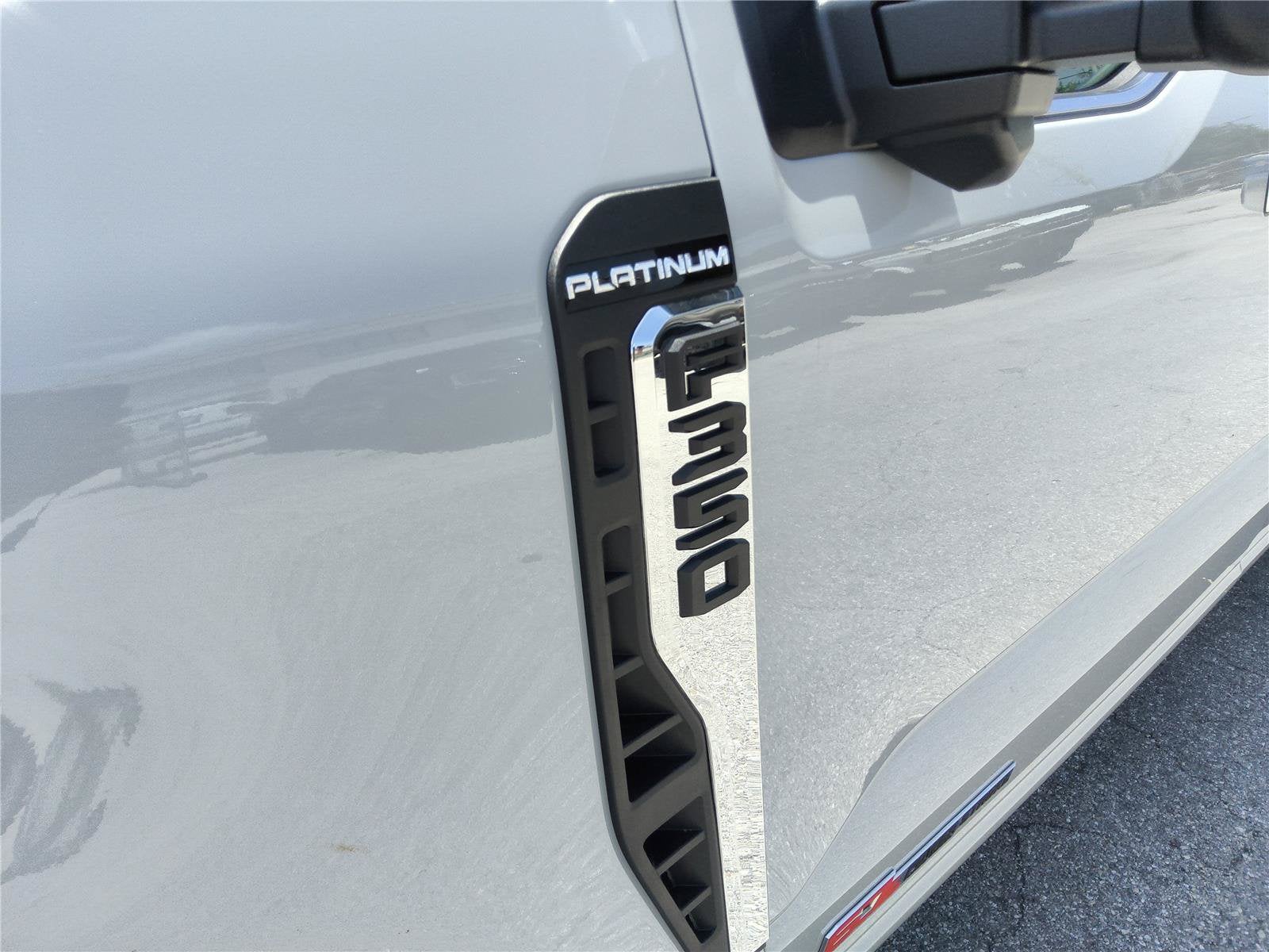 2026 Ford Super Duty F-350 SRW Platinum
