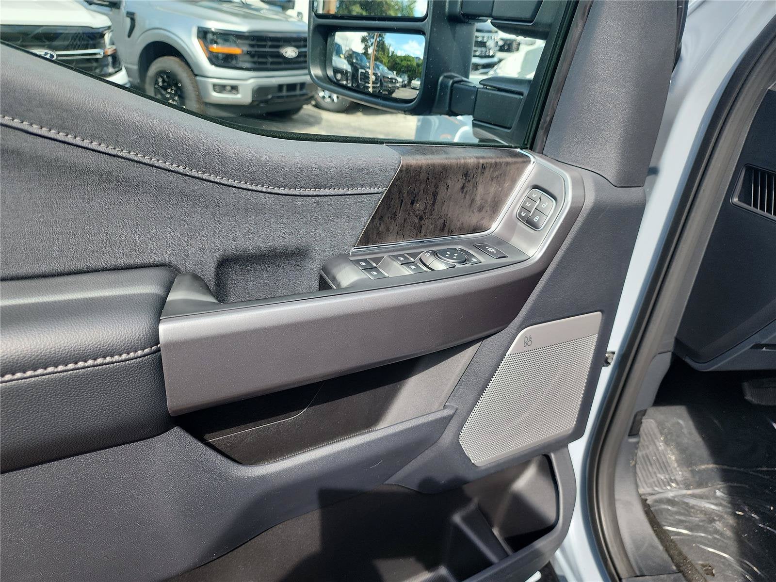 2027 Ford Super Duty F-350 SRW Lariat