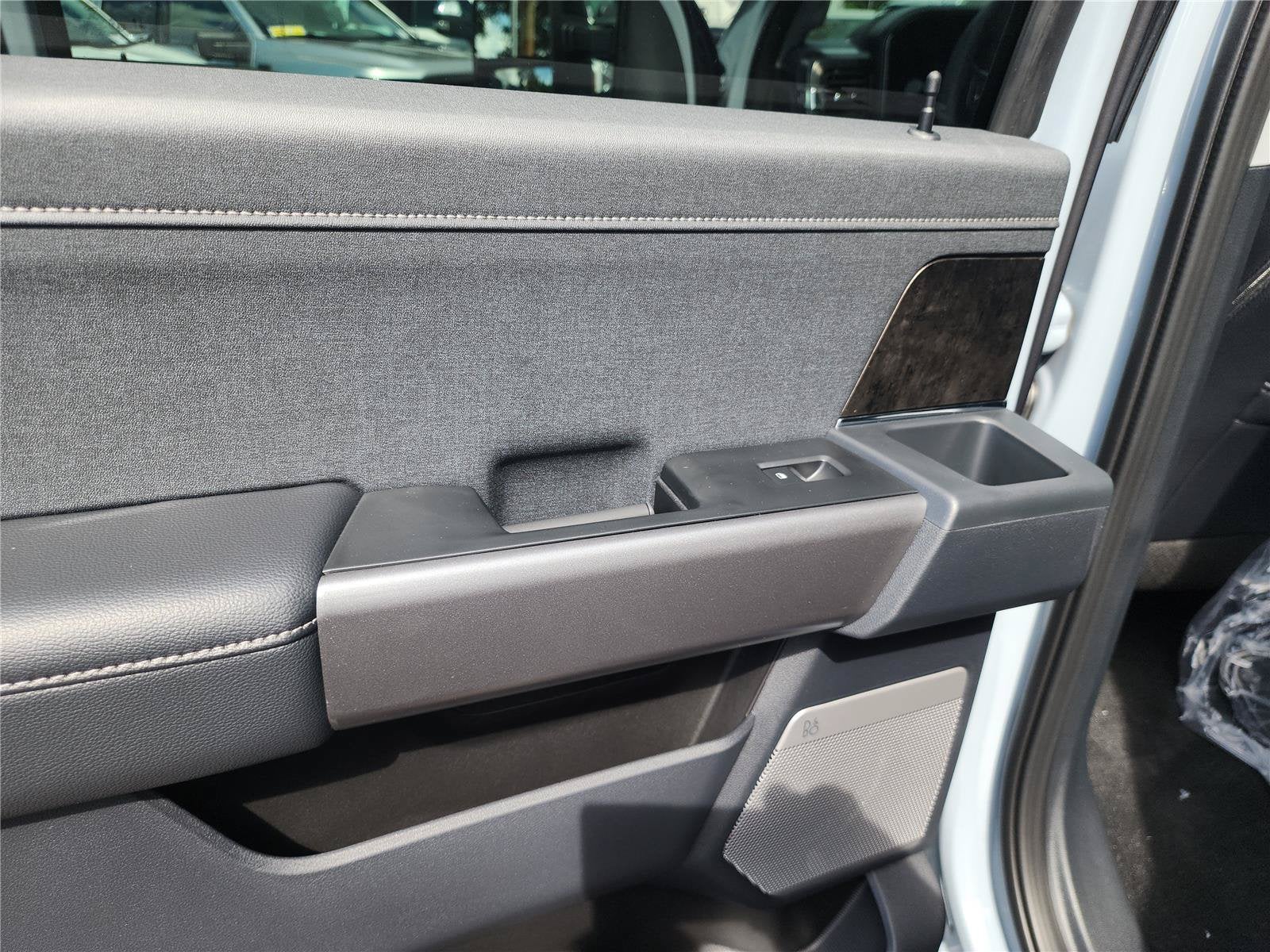 2027 Ford Super Duty F-350 SRW Lariat