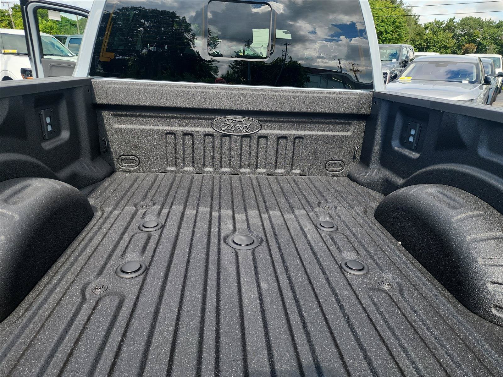 2027 Ford Super Duty F-350 SRW Lariat