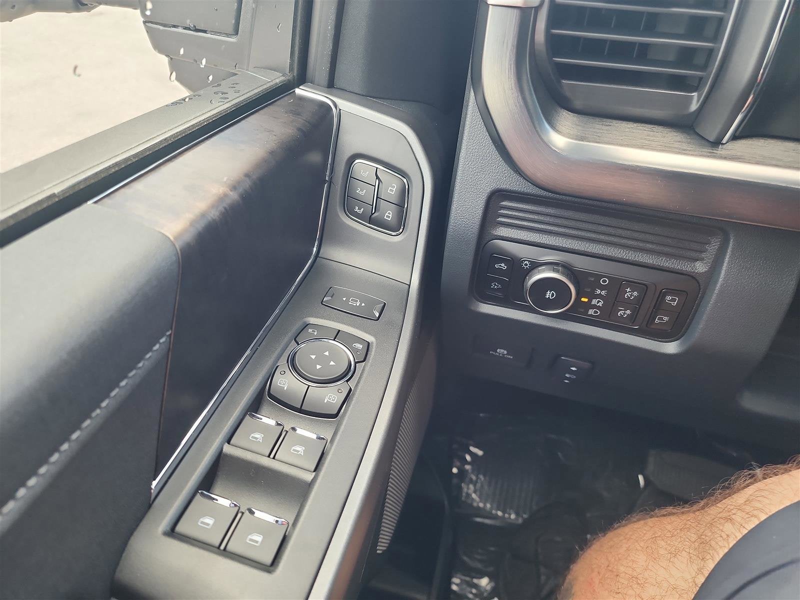 2025 Ford Super Duty F-350 SRW LARIAT