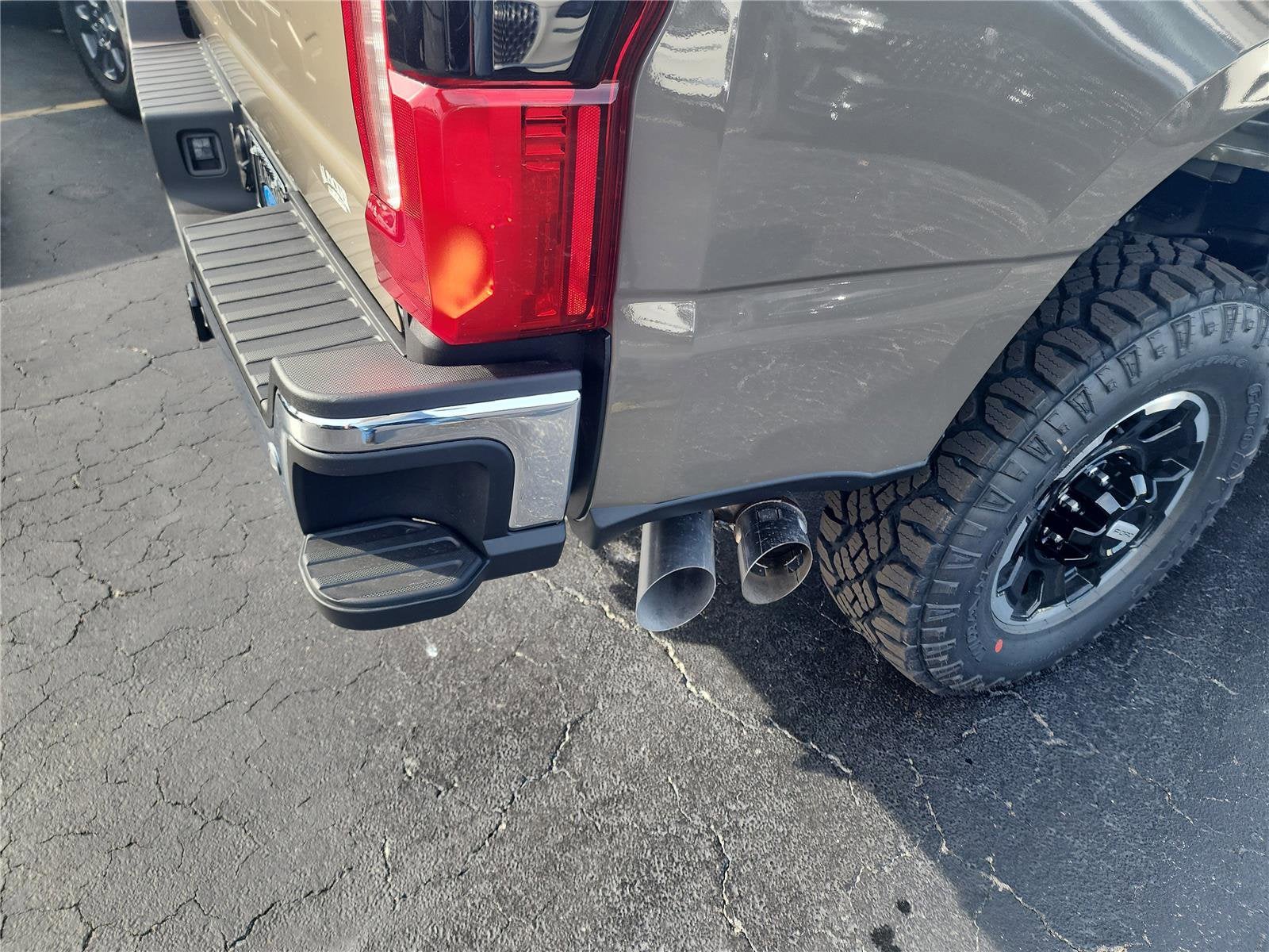 2026 Ford Super Duty F-350 SRW LARIAT