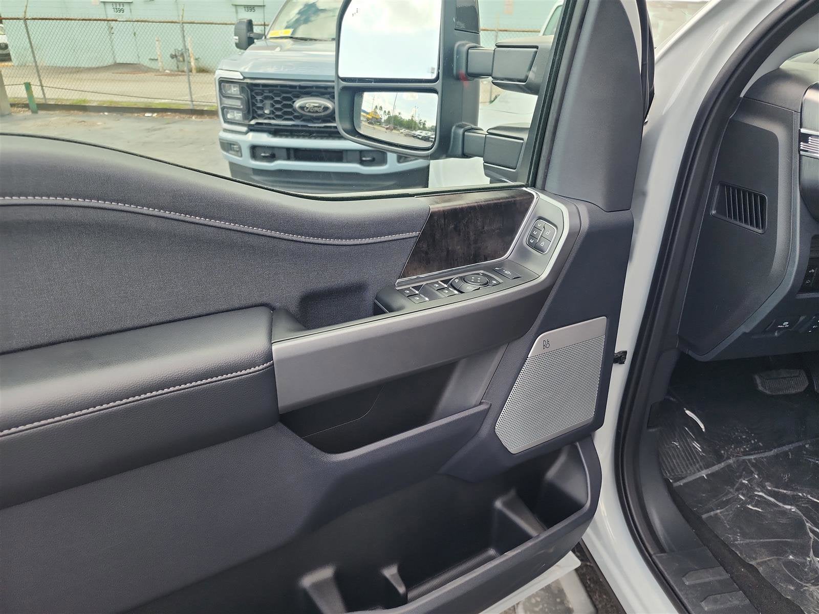 2025 Ford Super Duty F-350 SRW LARIAT