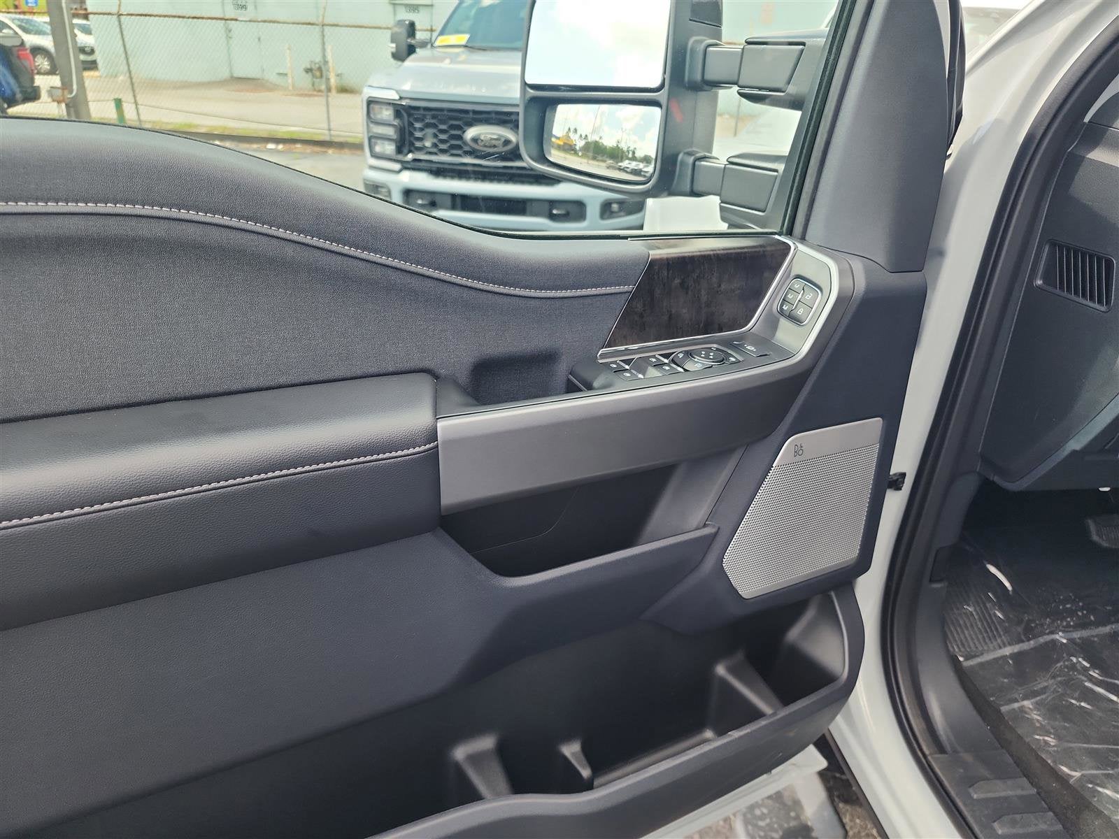 2025 Ford Super Duty F-350 SRW LARIAT