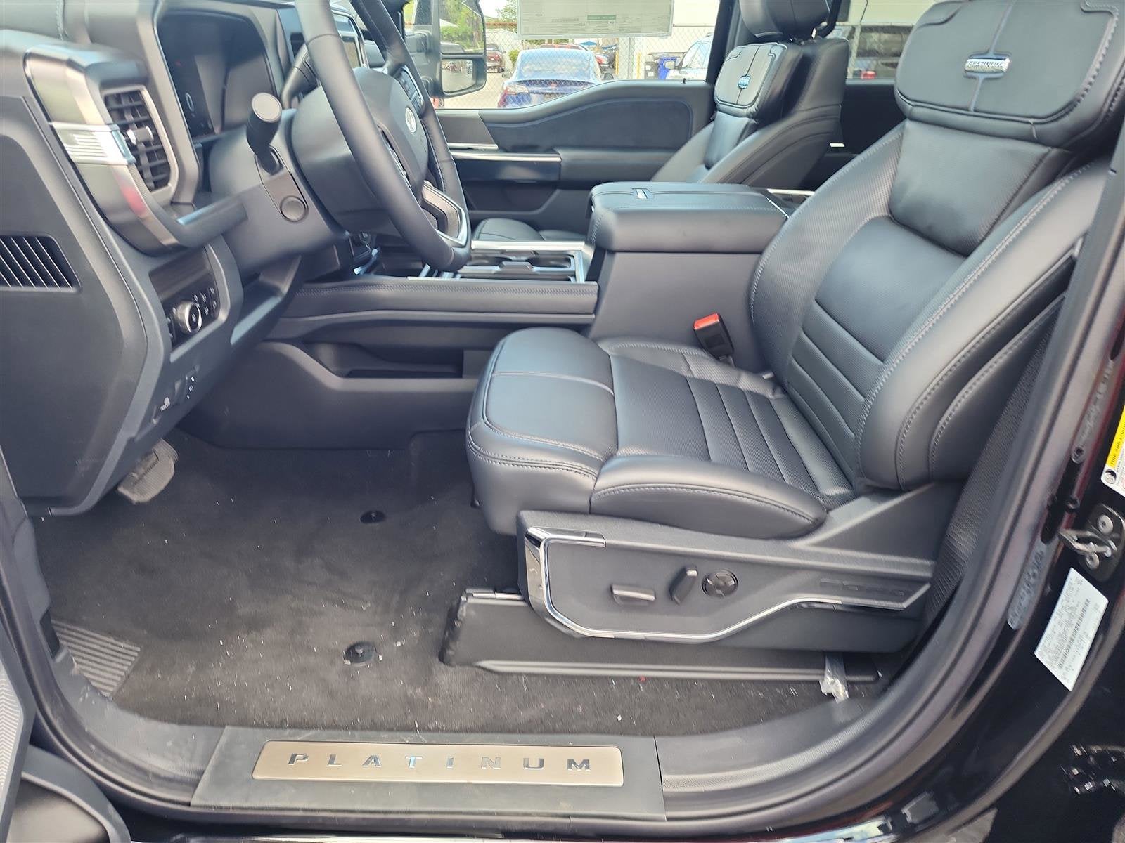 2025 Ford Super Duty F-350 DRW Platinum