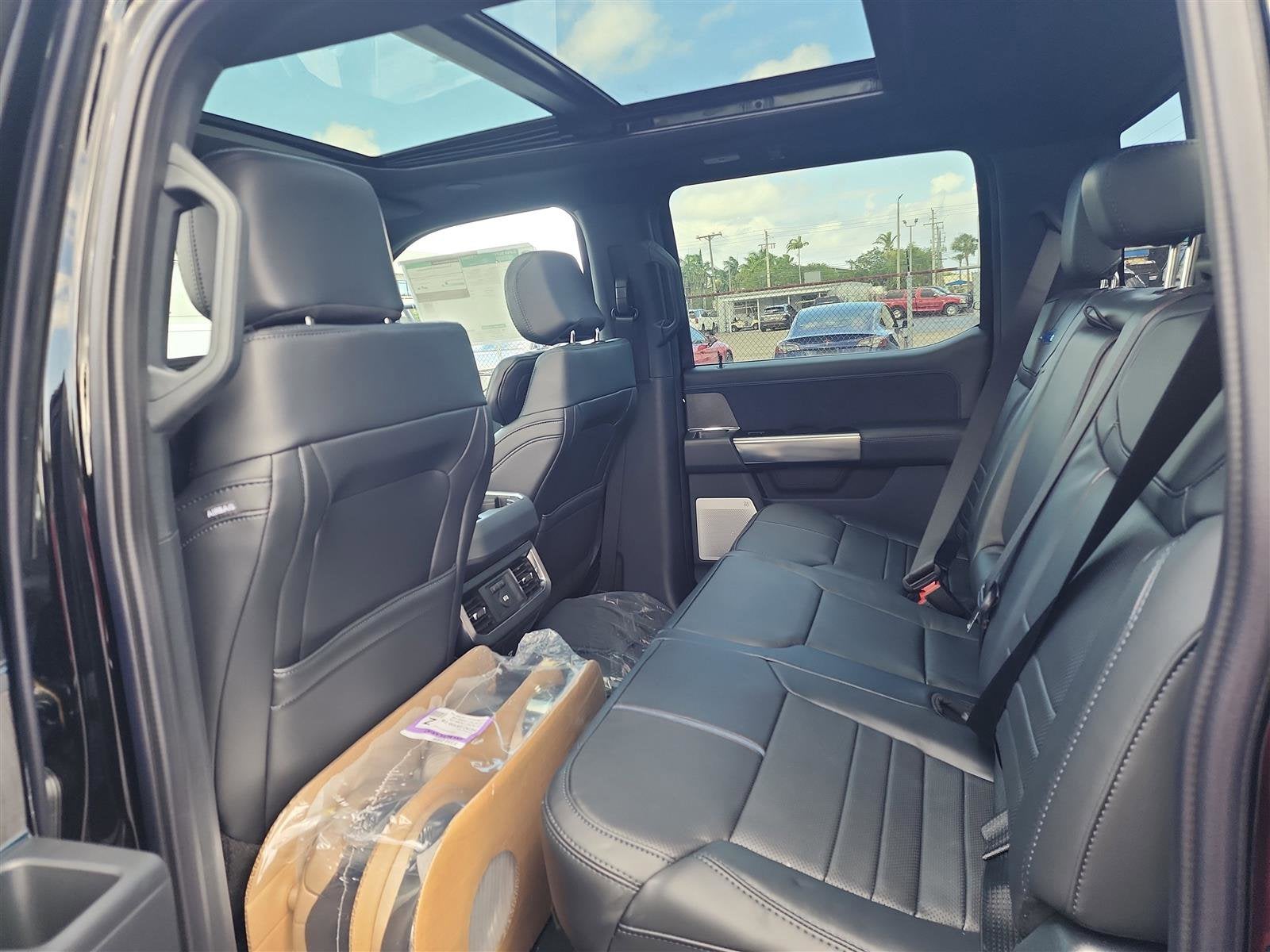 2025 Ford Super Duty F-350 DRW Platinum