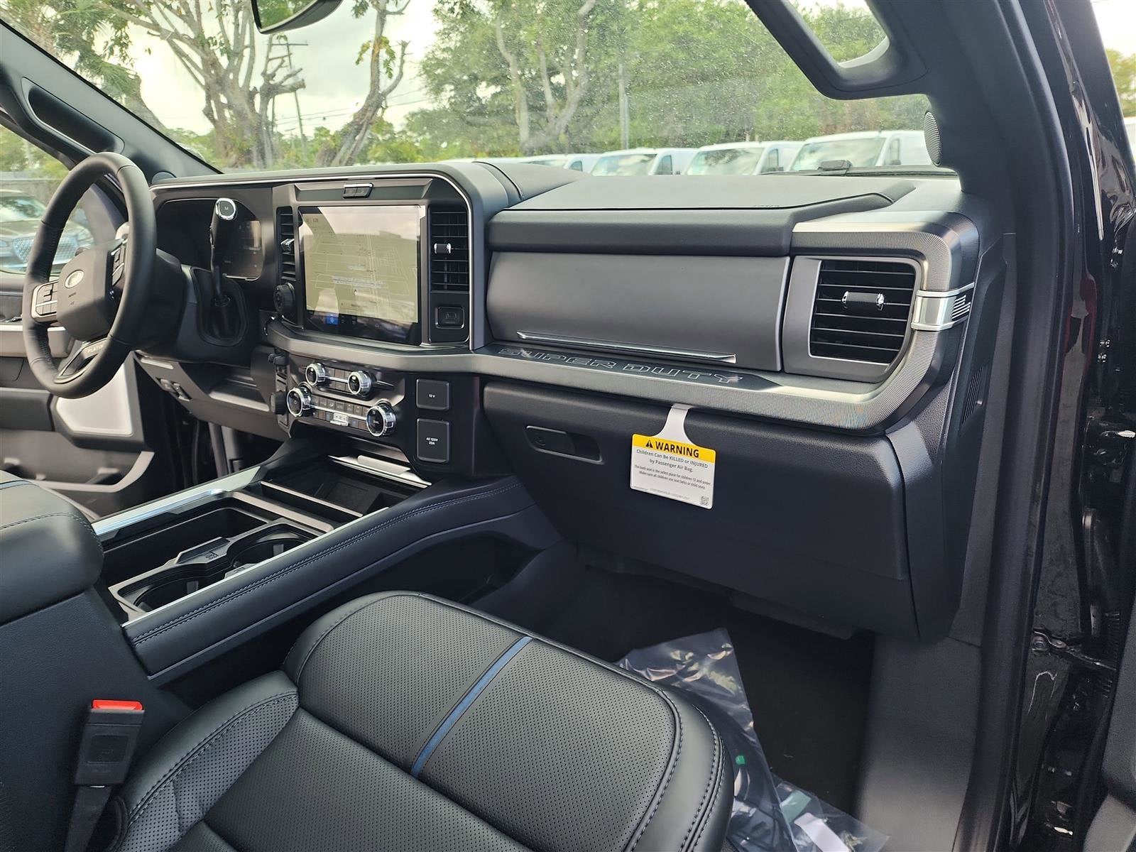 2025 Ford Super Duty F-350 DRW Platinum