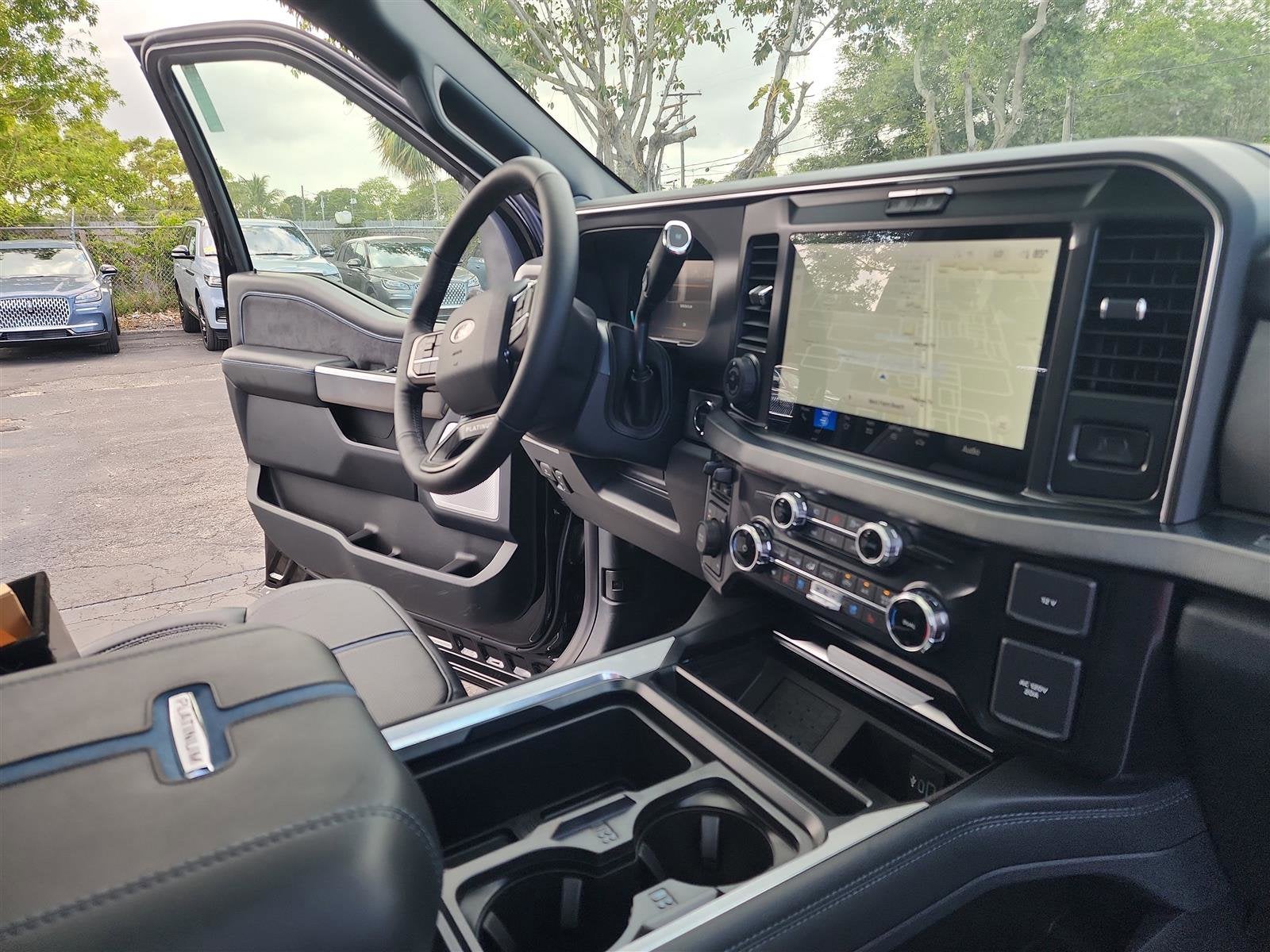 2025 Ford Super Duty F-350 DRW Platinum