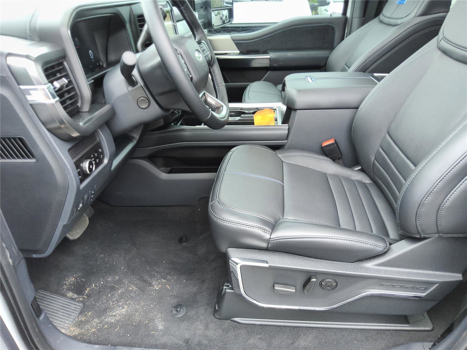 2026 Ford Super Duty F-350 DRW Platinum