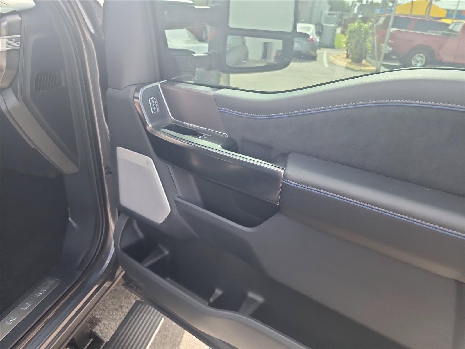 2026 Ford Super Duty F-350 DRW Platinum