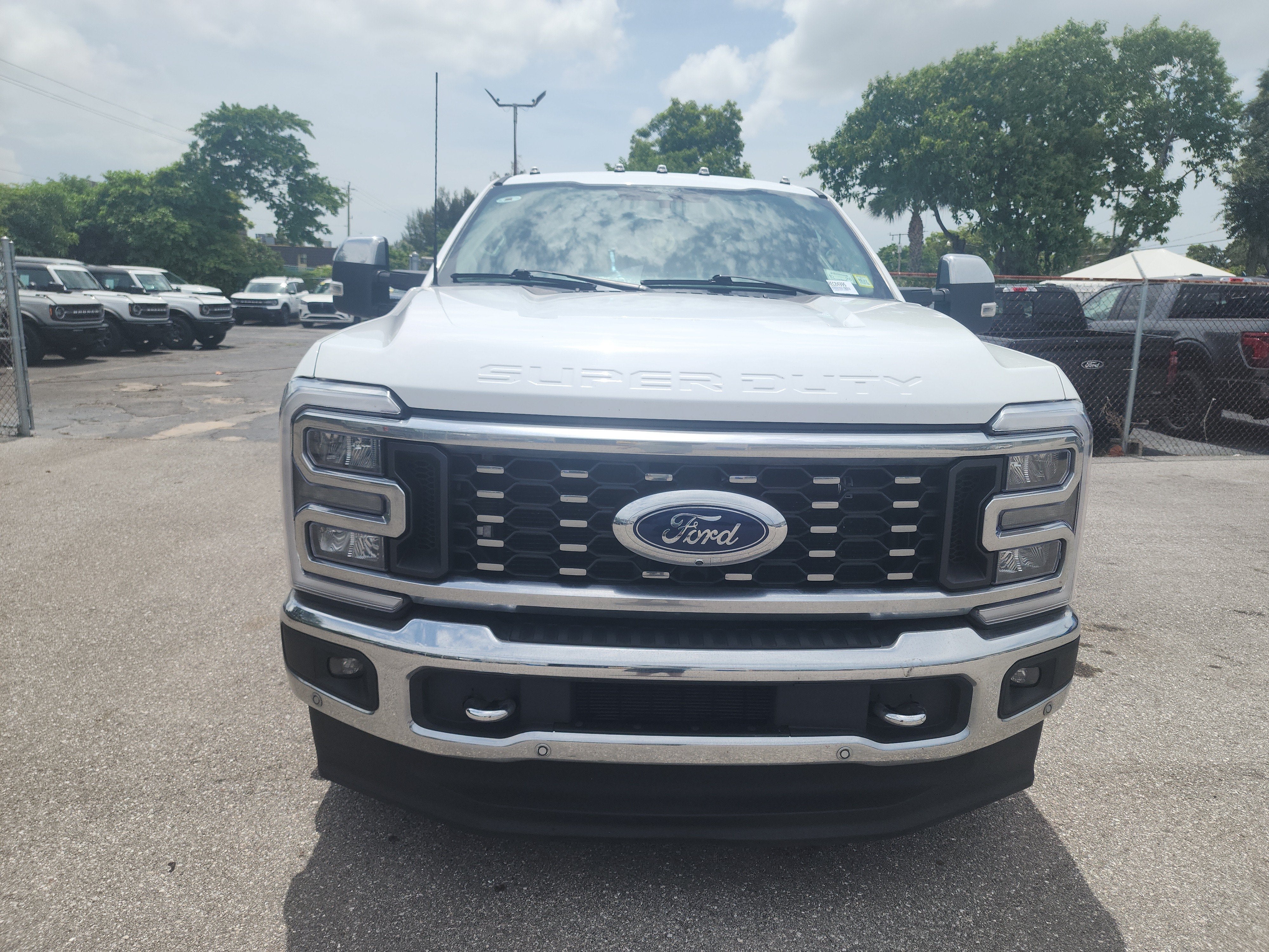 2024 Ford Super Duty F-350 DRW LARIAT