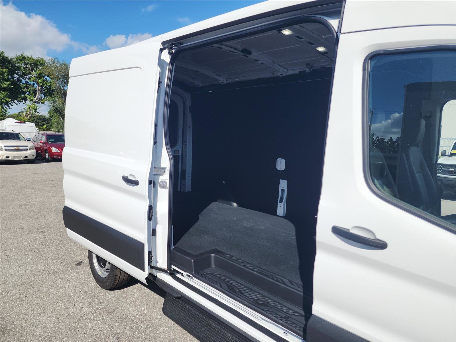2026 Ford Transit Cargo Van T-250 148" Med Rf 9150 GVWR RWD