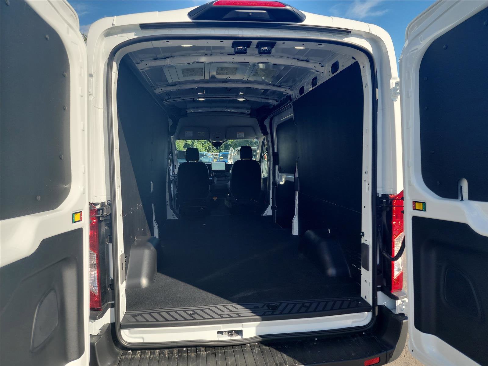 2026 Ford Transit Cargo Van T-250 148" Med Rf 9150 GVWR RWD