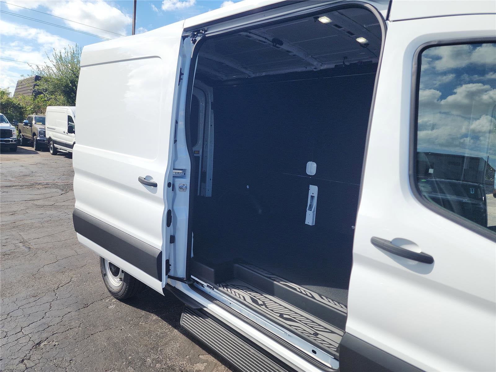 2026 Ford Transit Cargo Van T-250 148" Med Rf 9150 GVWR RWD