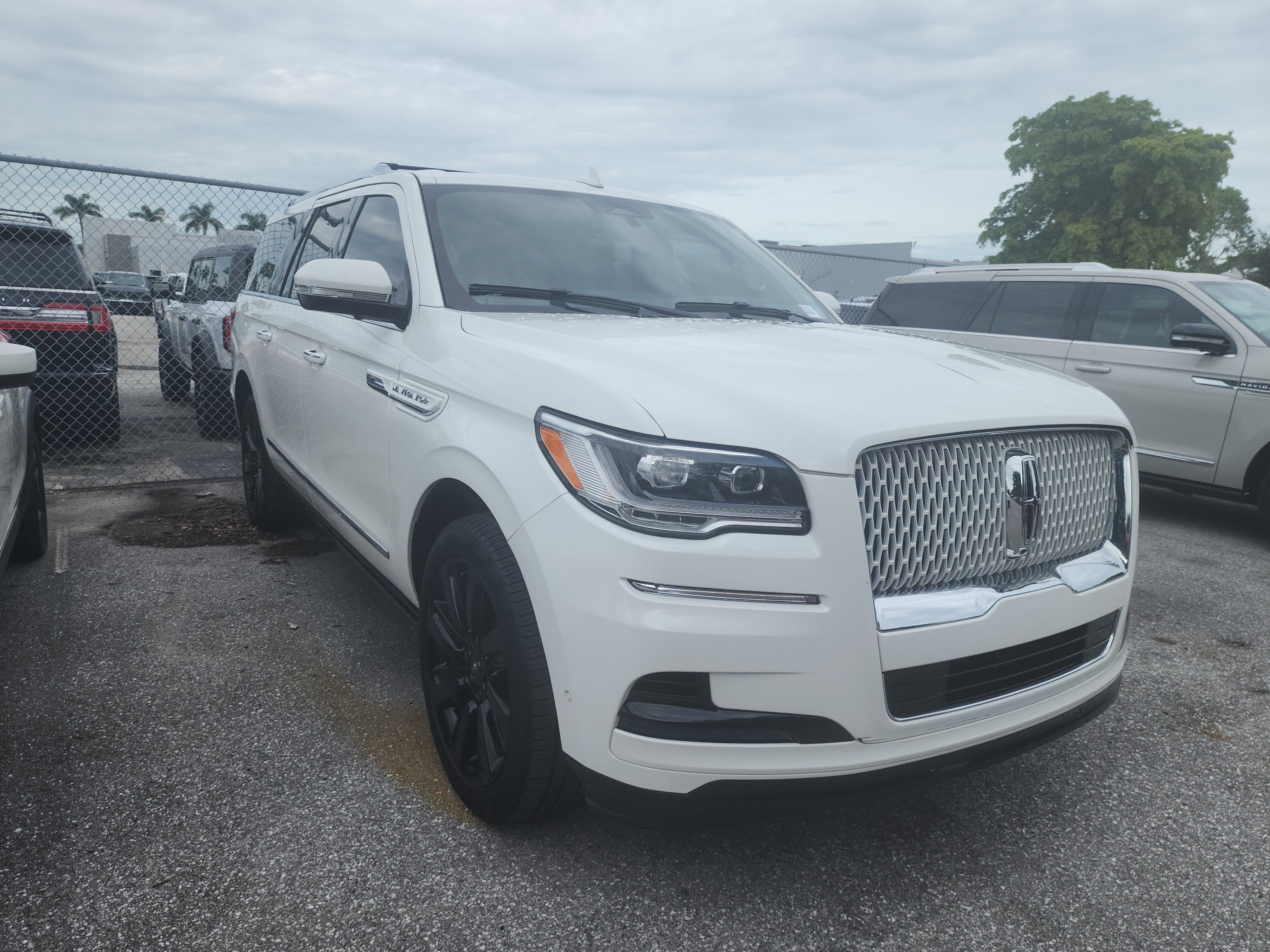 2022 Lincoln Navigator L Reserve