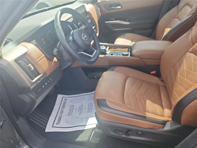 2024 Nissan Pathfinder Platinum