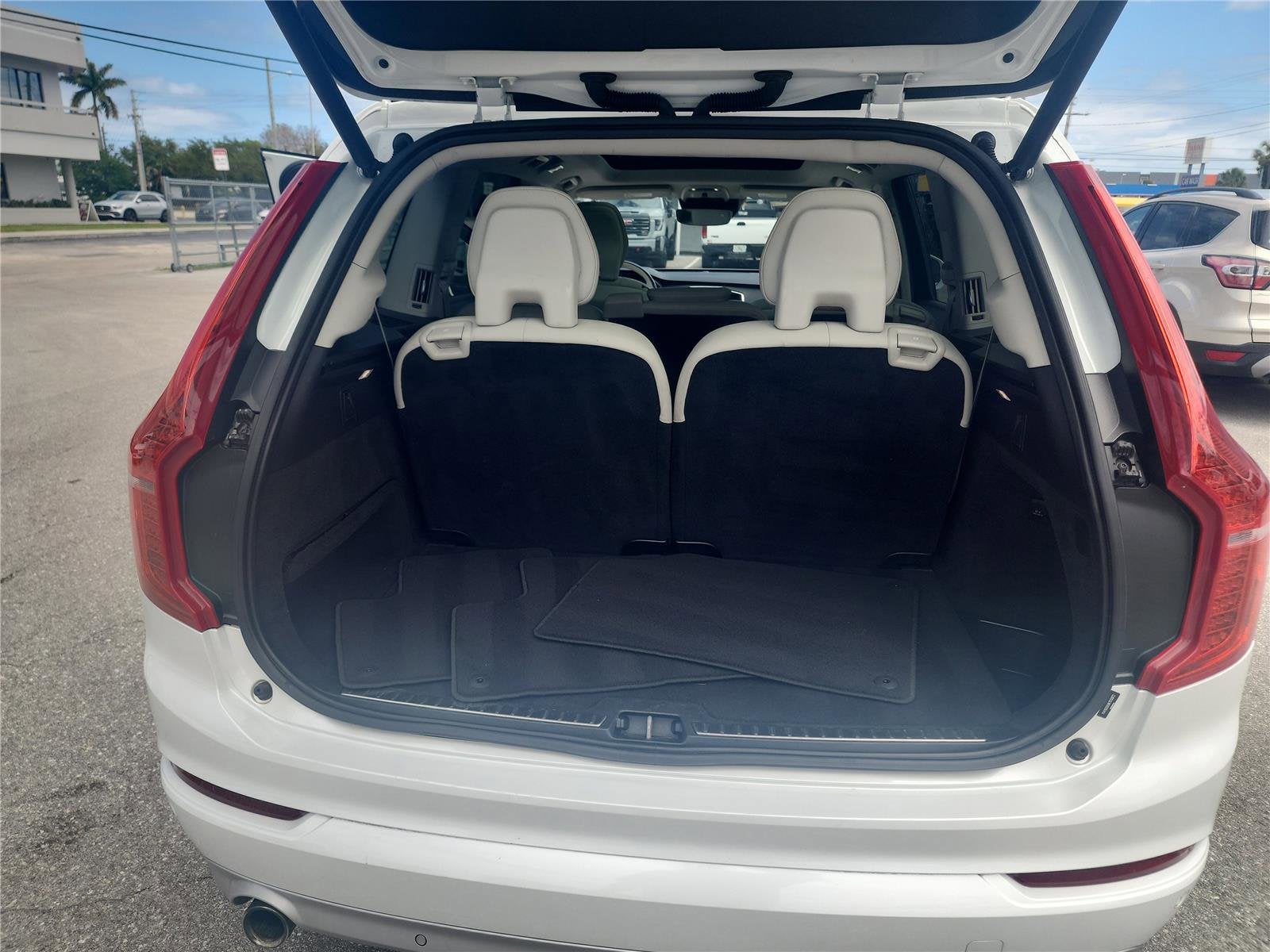 2019 Volvo XC90 Momentum