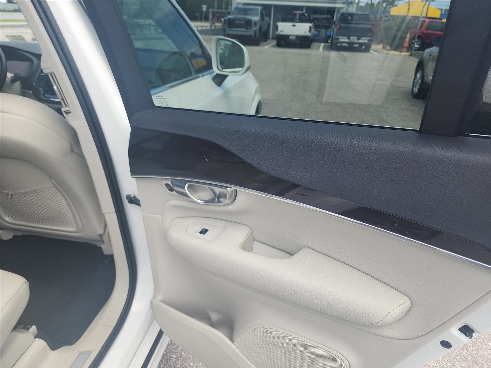 2019 Volvo XC90 Momentum