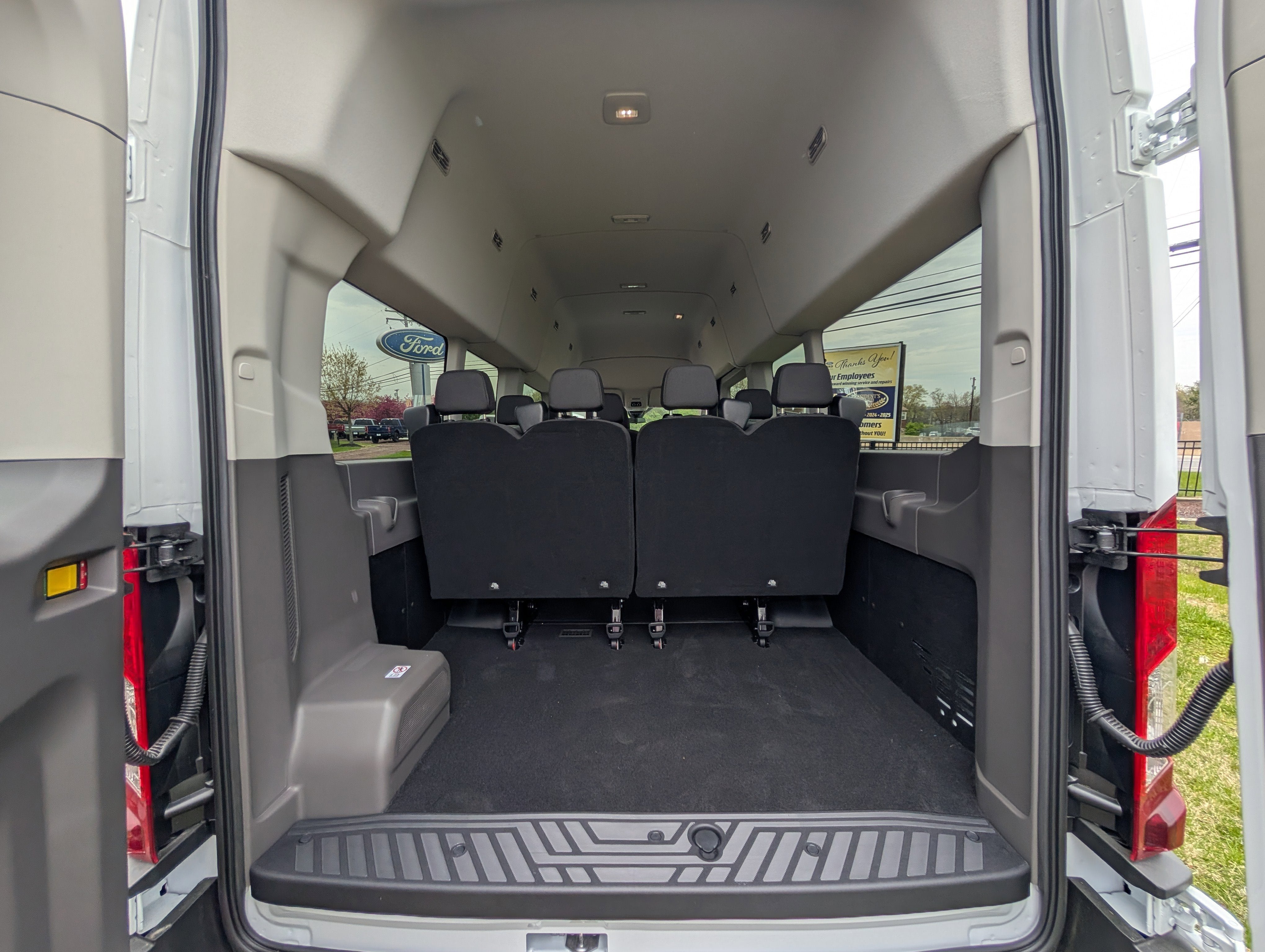 2026 Ford Transit Passenger Wagon XLT