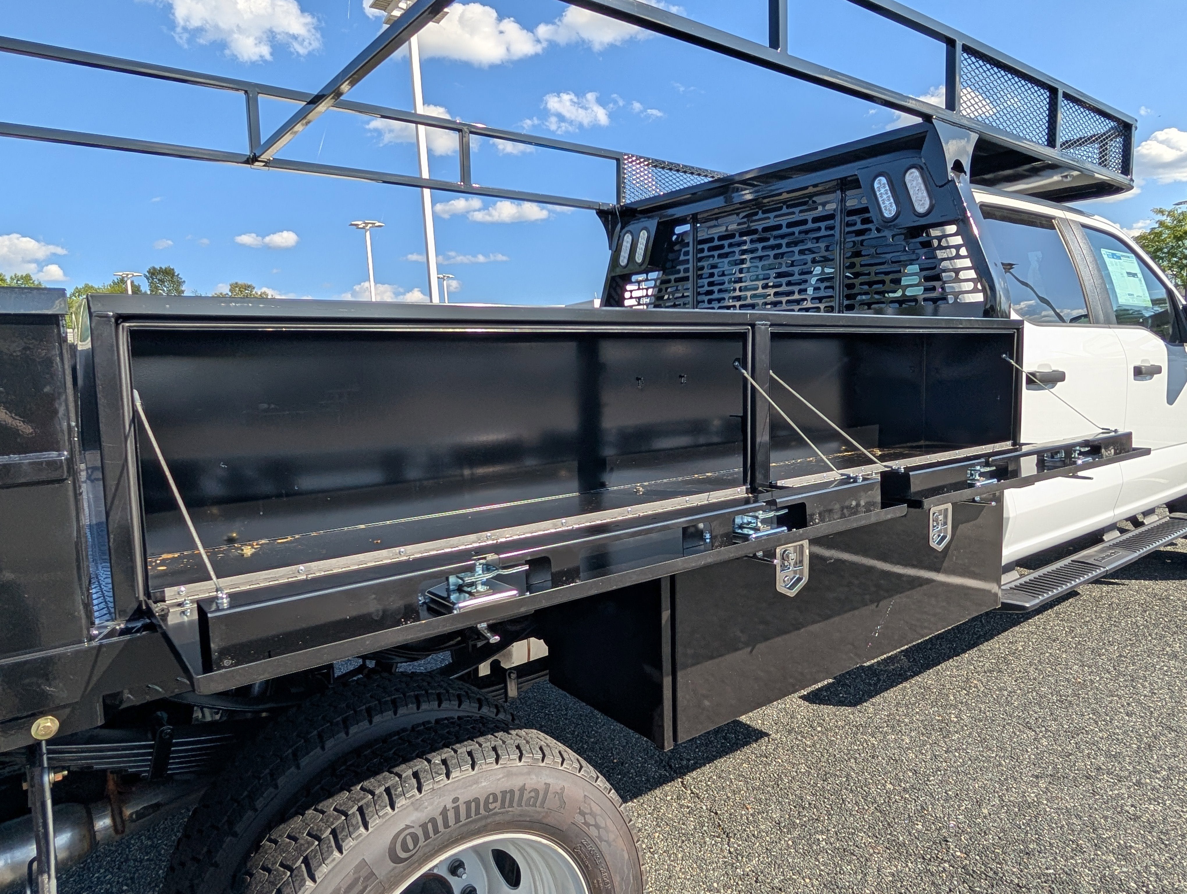 2025 Ford Super Duty F-550 DRW XL