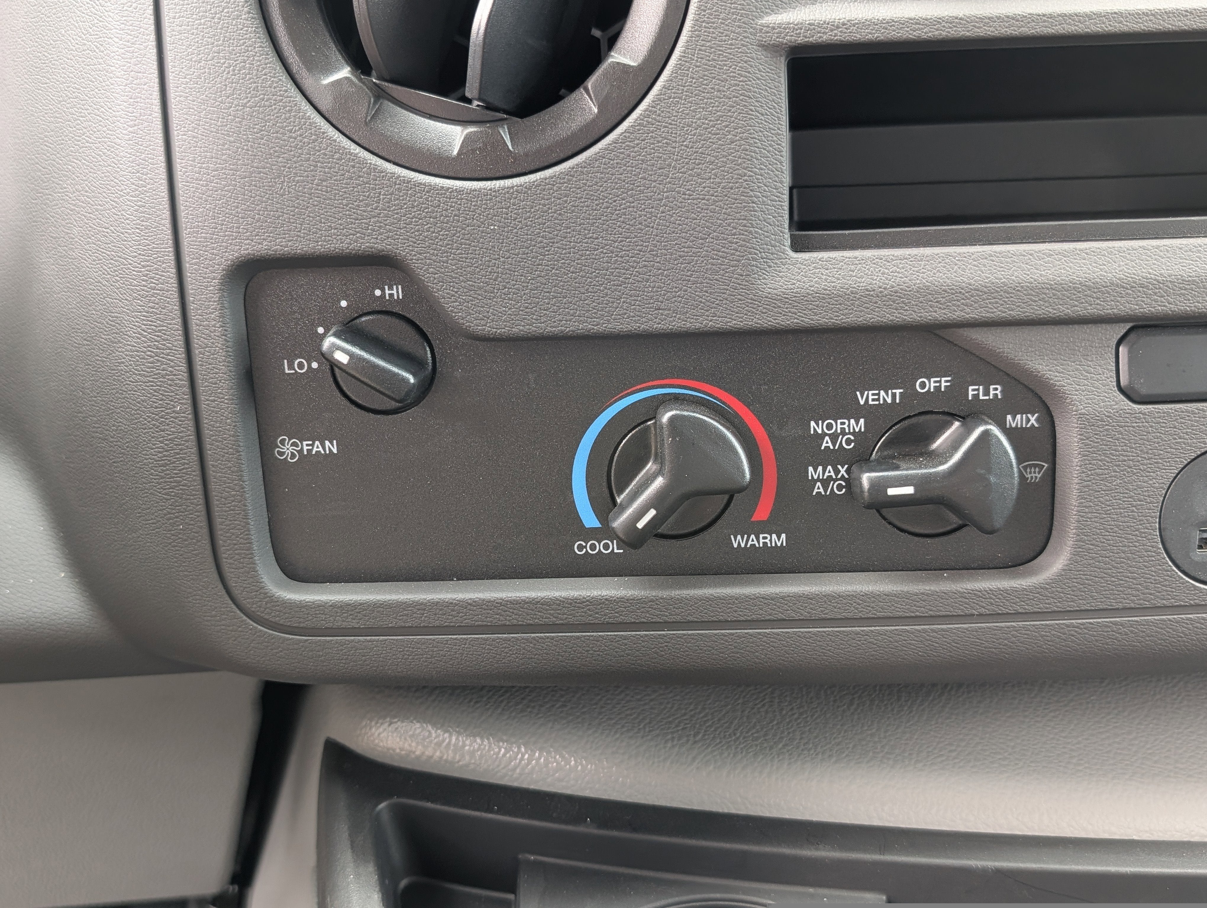 2026 Ford E-Series Cutaway E-450 DRW