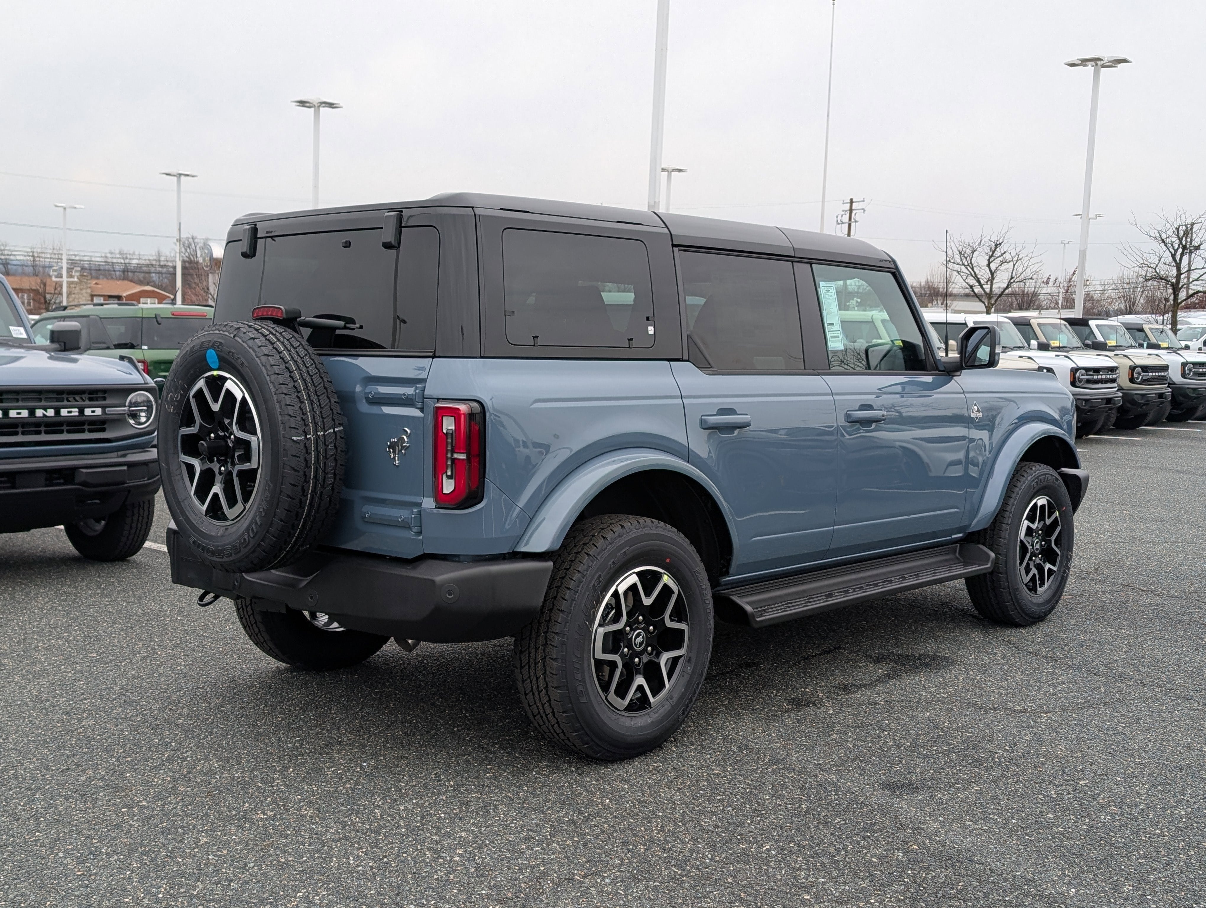 2025 Ford Bronco Outer Banks