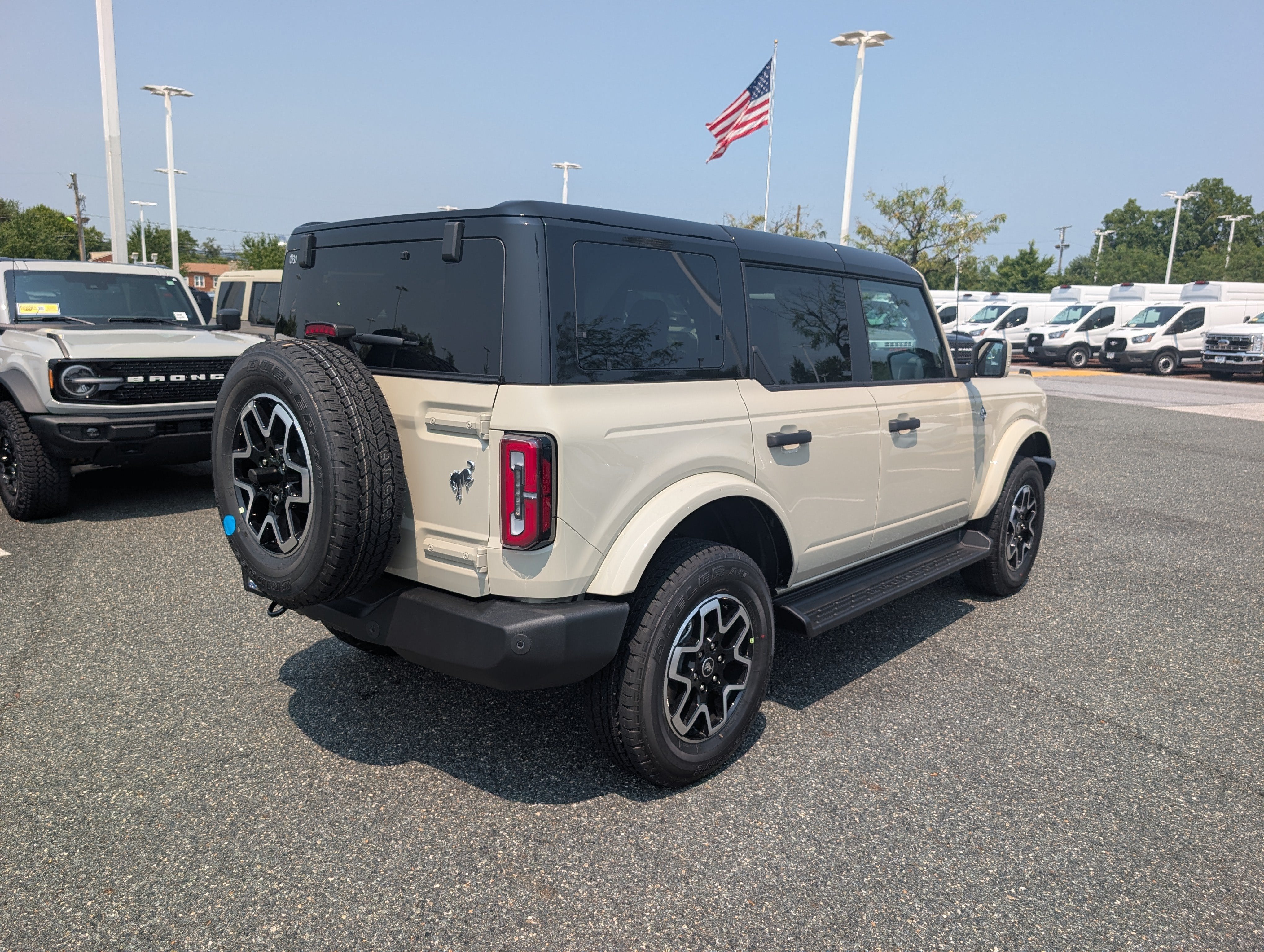 2026 Ford Bronco Outer Banks