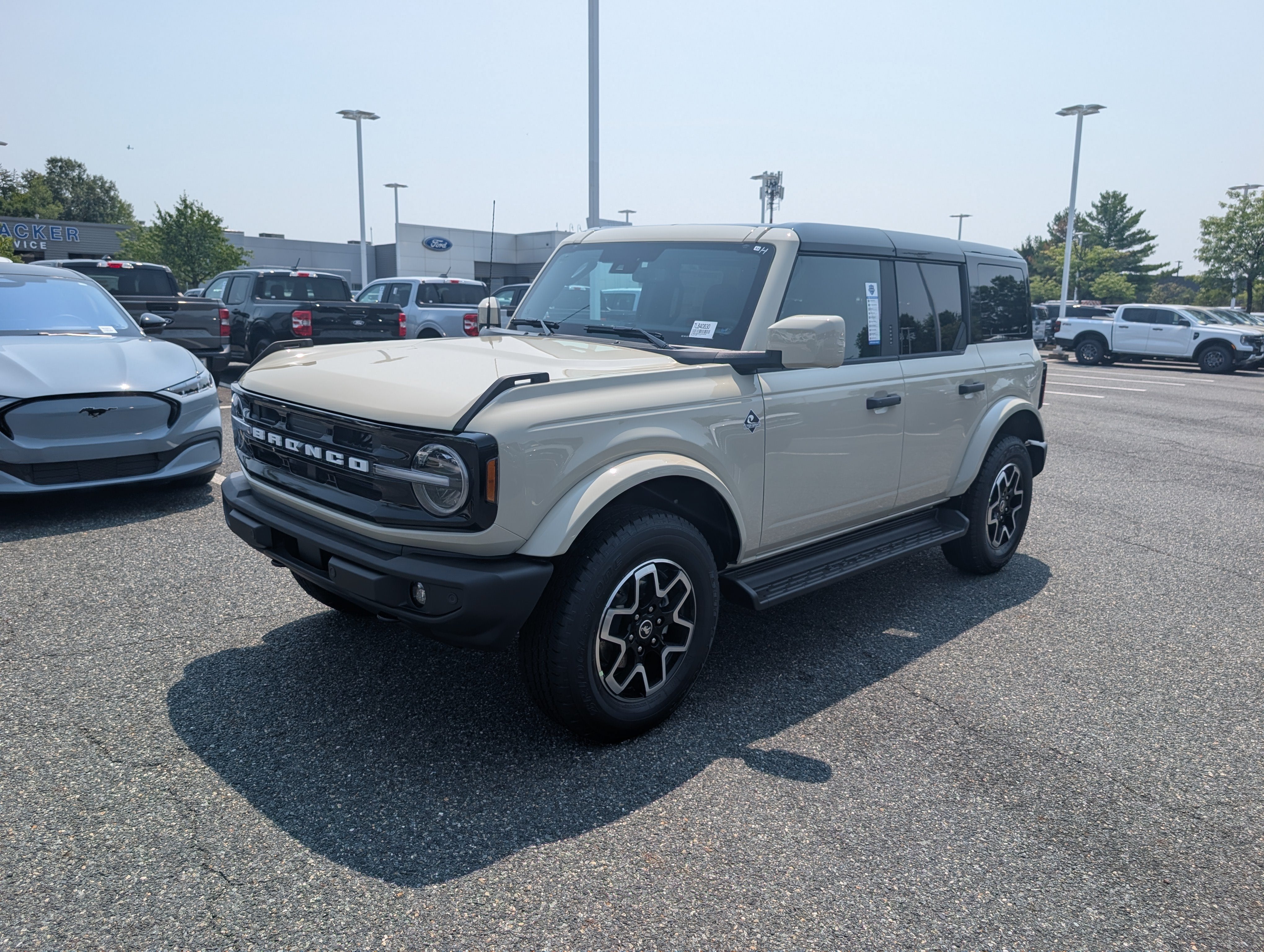 2026 Ford Bronco Outer Banks