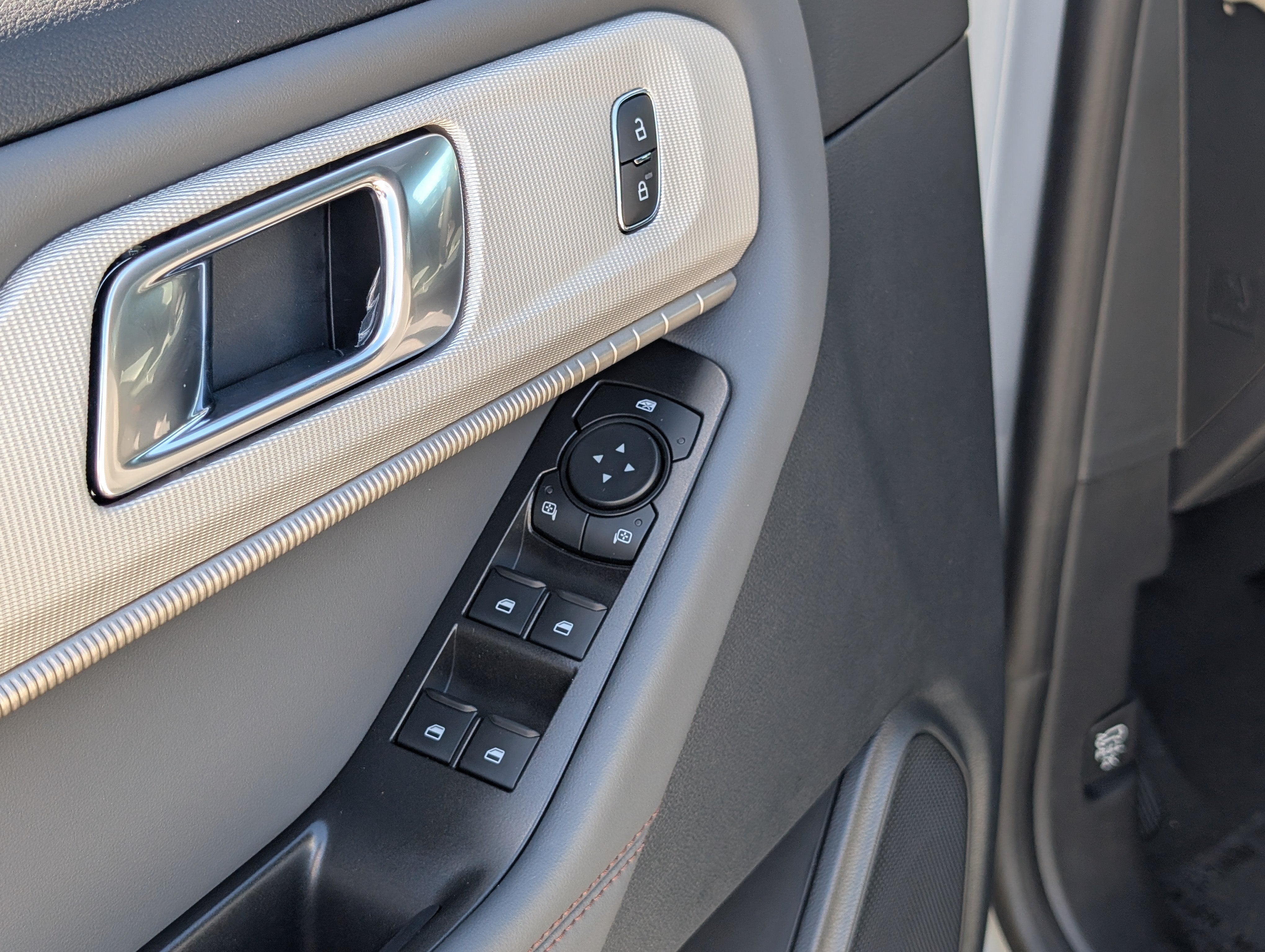 2027 Ford Explorer Active w/100A Pkg