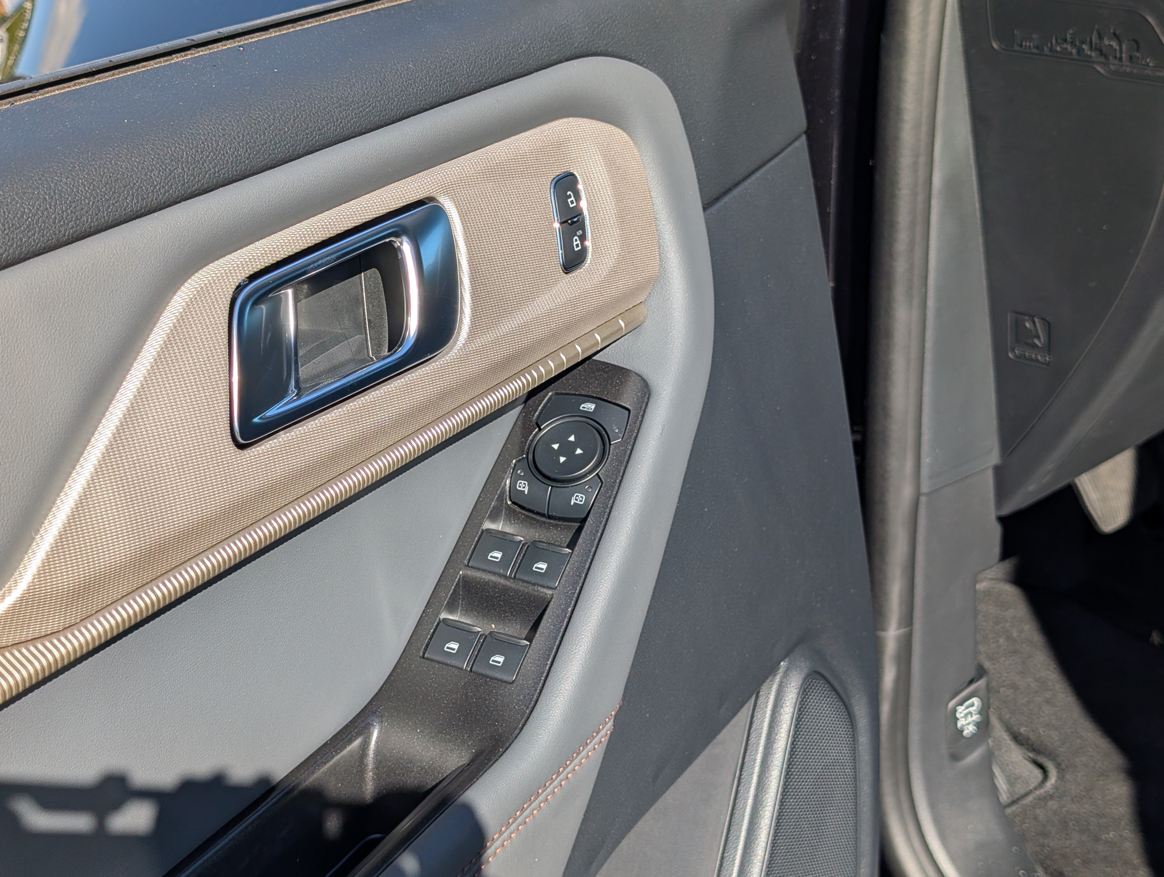 2027 Ford Explorer Active with 200A Pkg