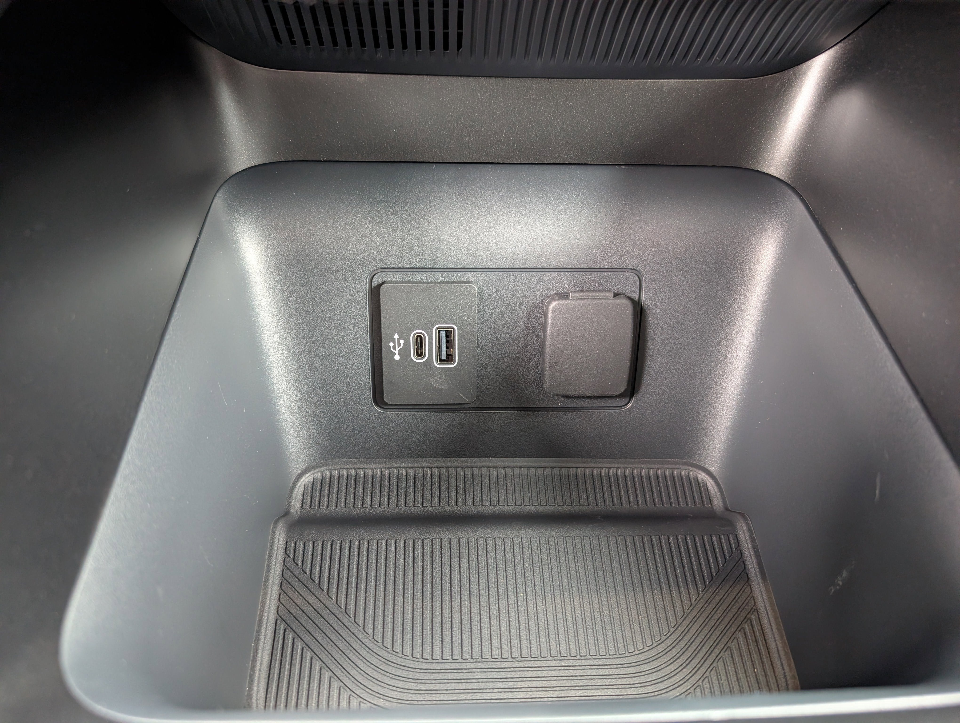 2026 Ford Explorer Active with 200A Pkg