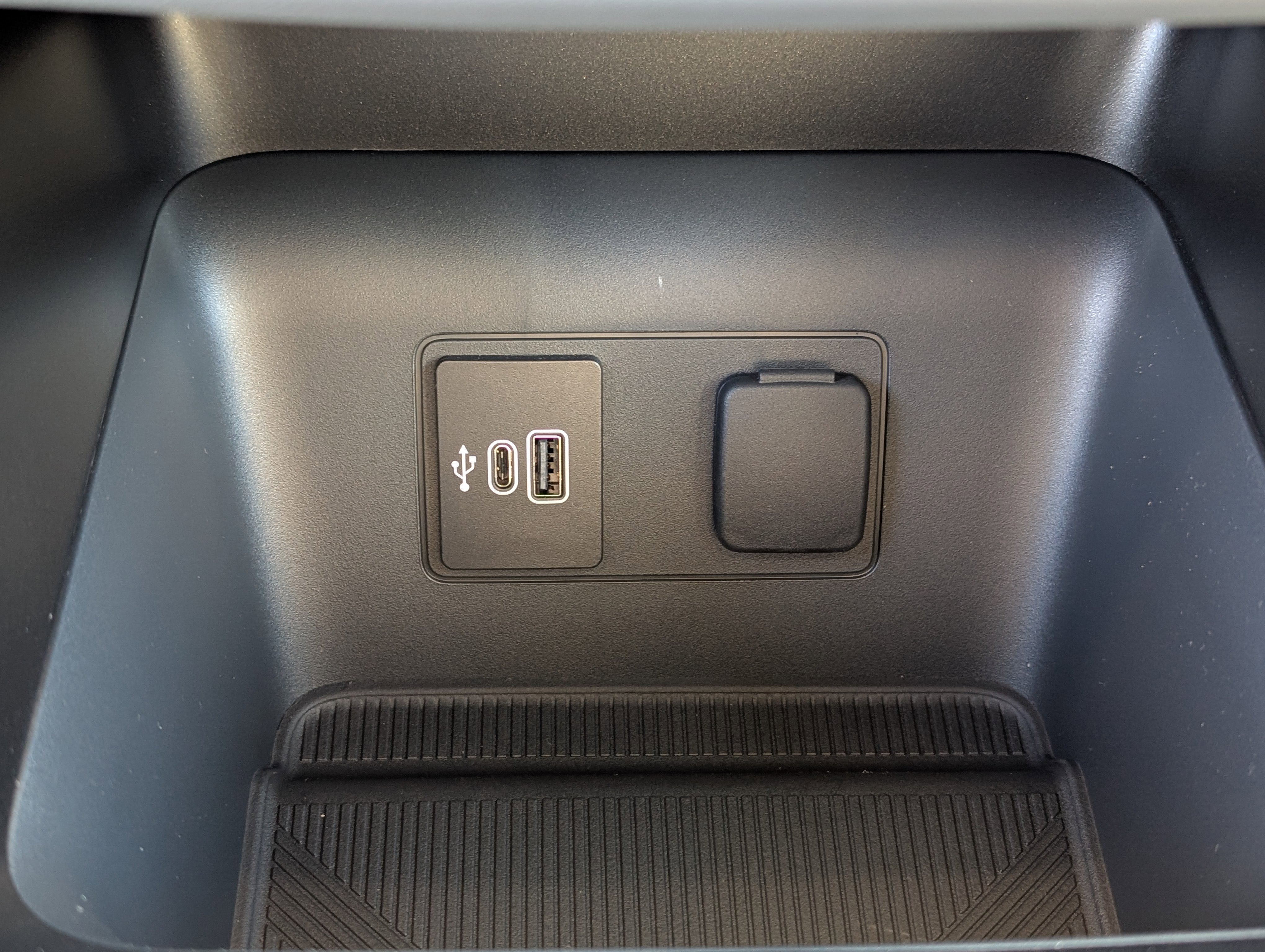 2026 Ford Explorer Active with 200A Pkg