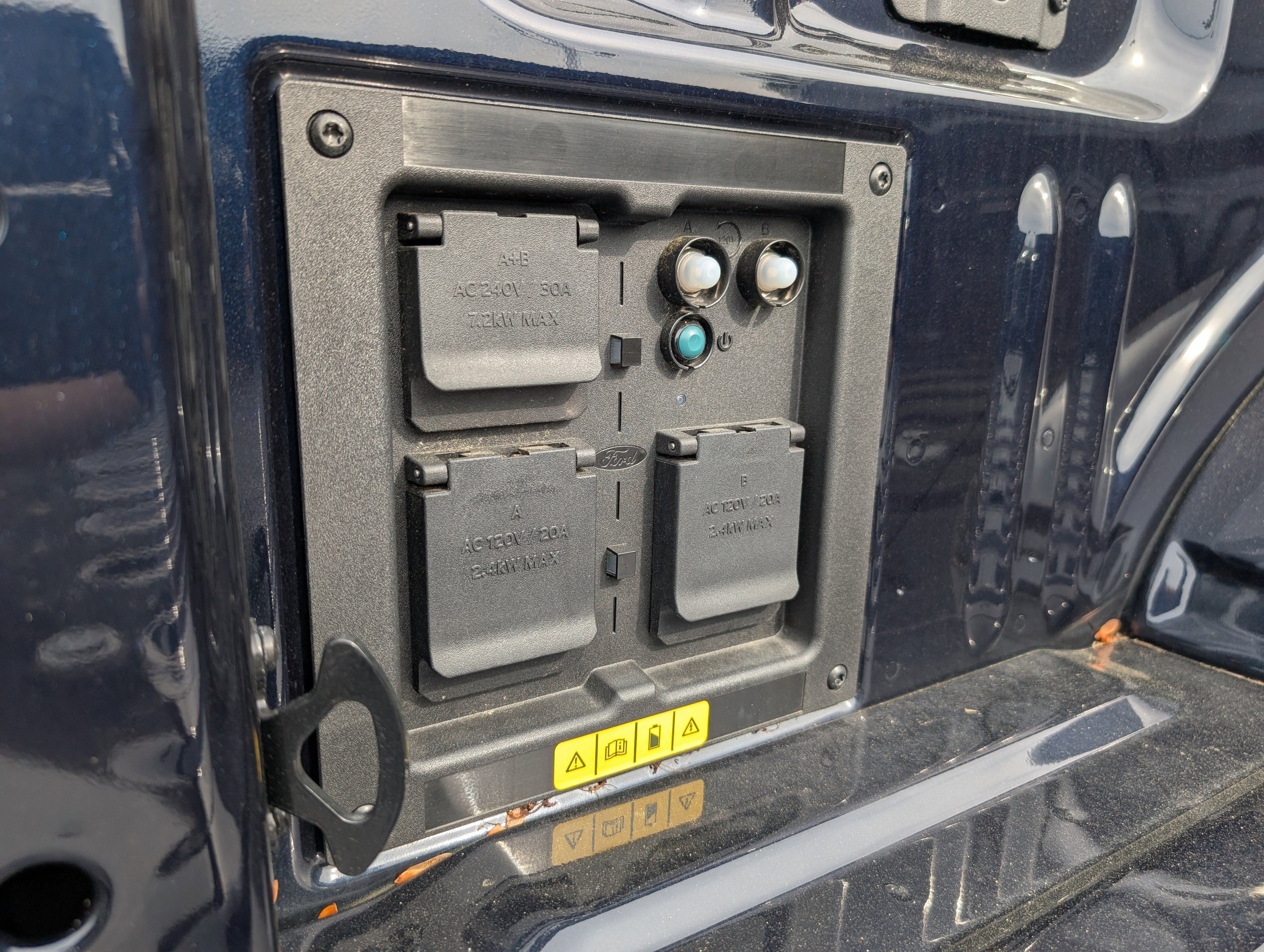 2025 Ford F-150 Lightning Flash