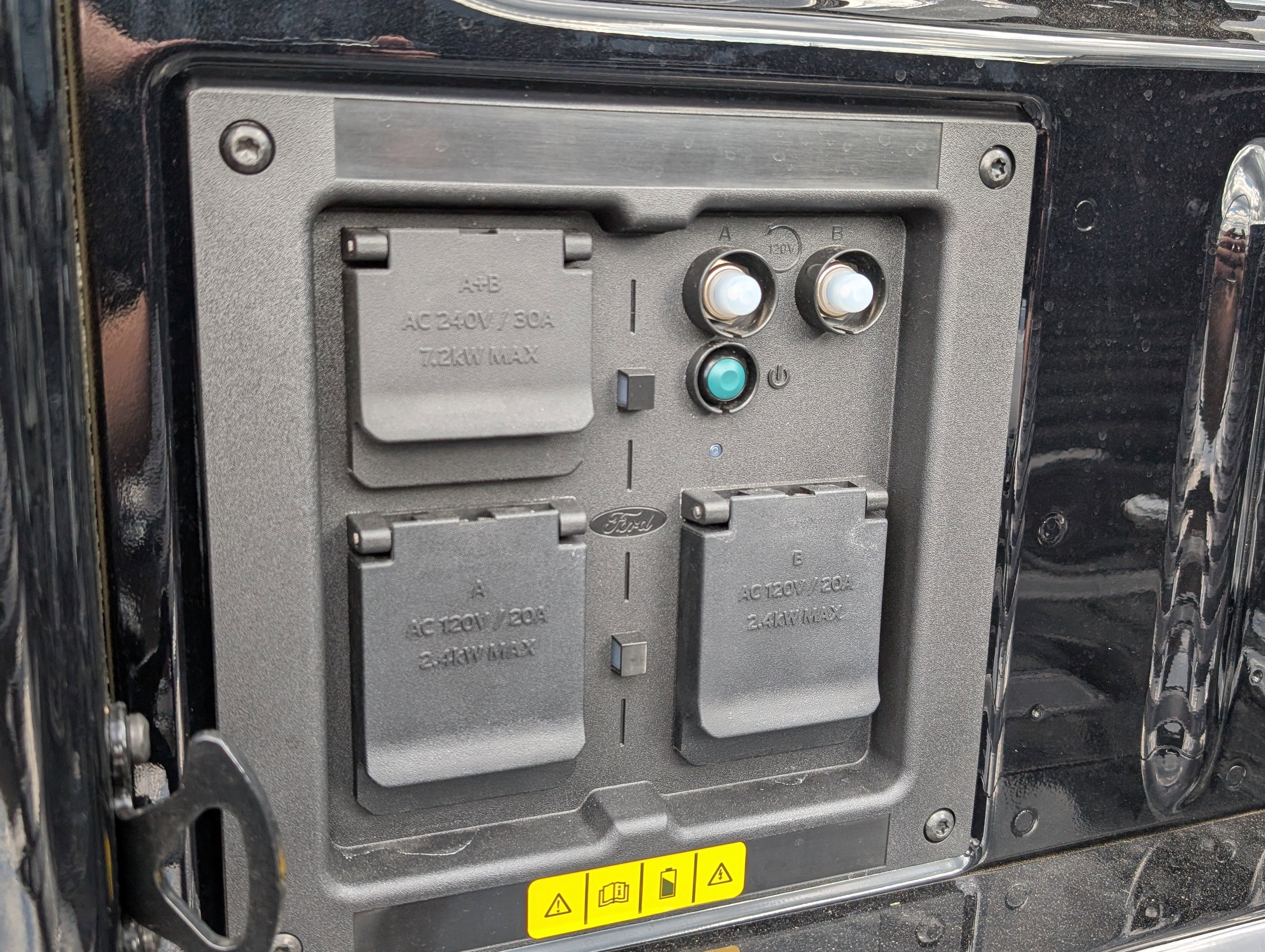 2025 Ford F-150 Lightning Flash