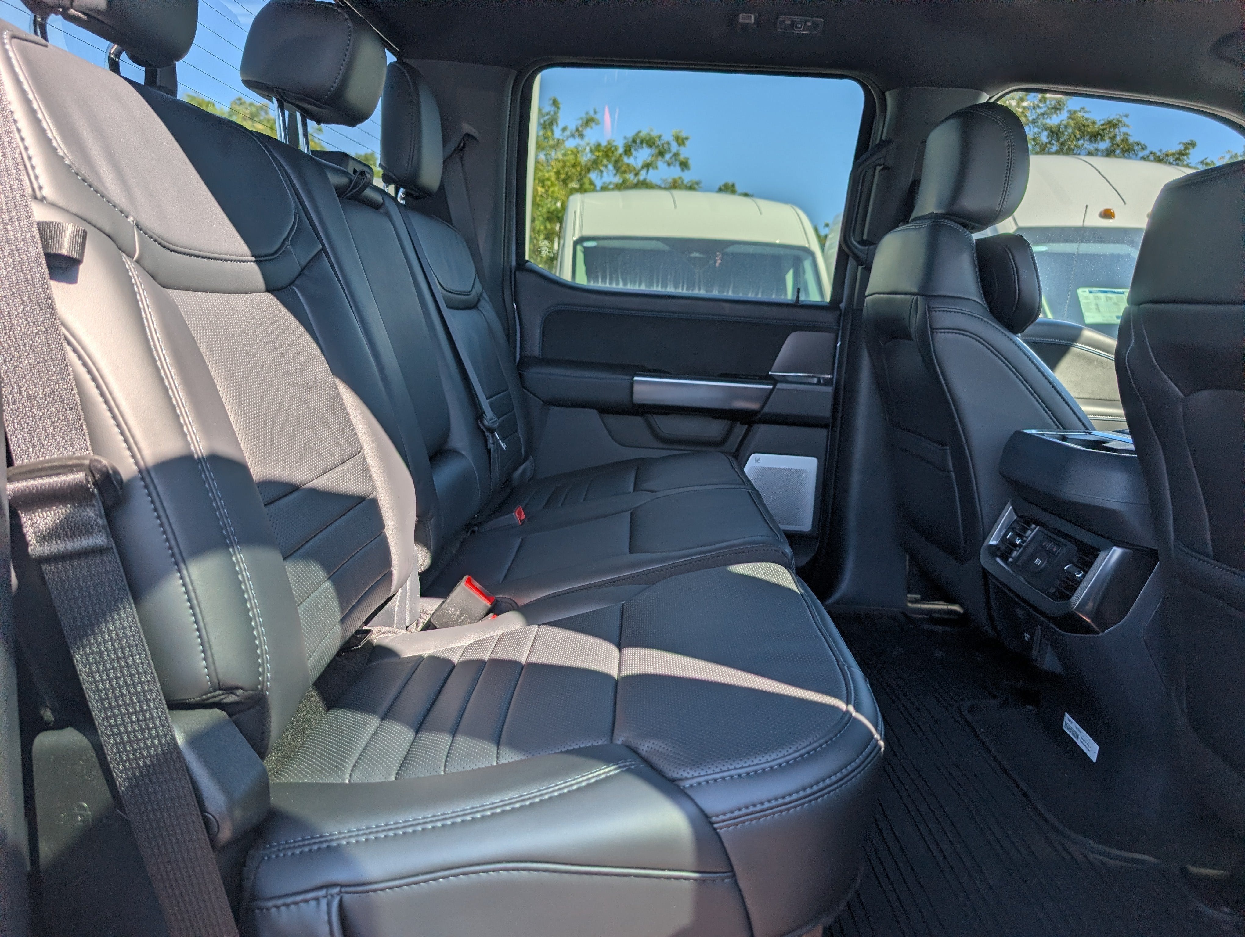 2027 Ford Super Duty F-250 SRW Platinum