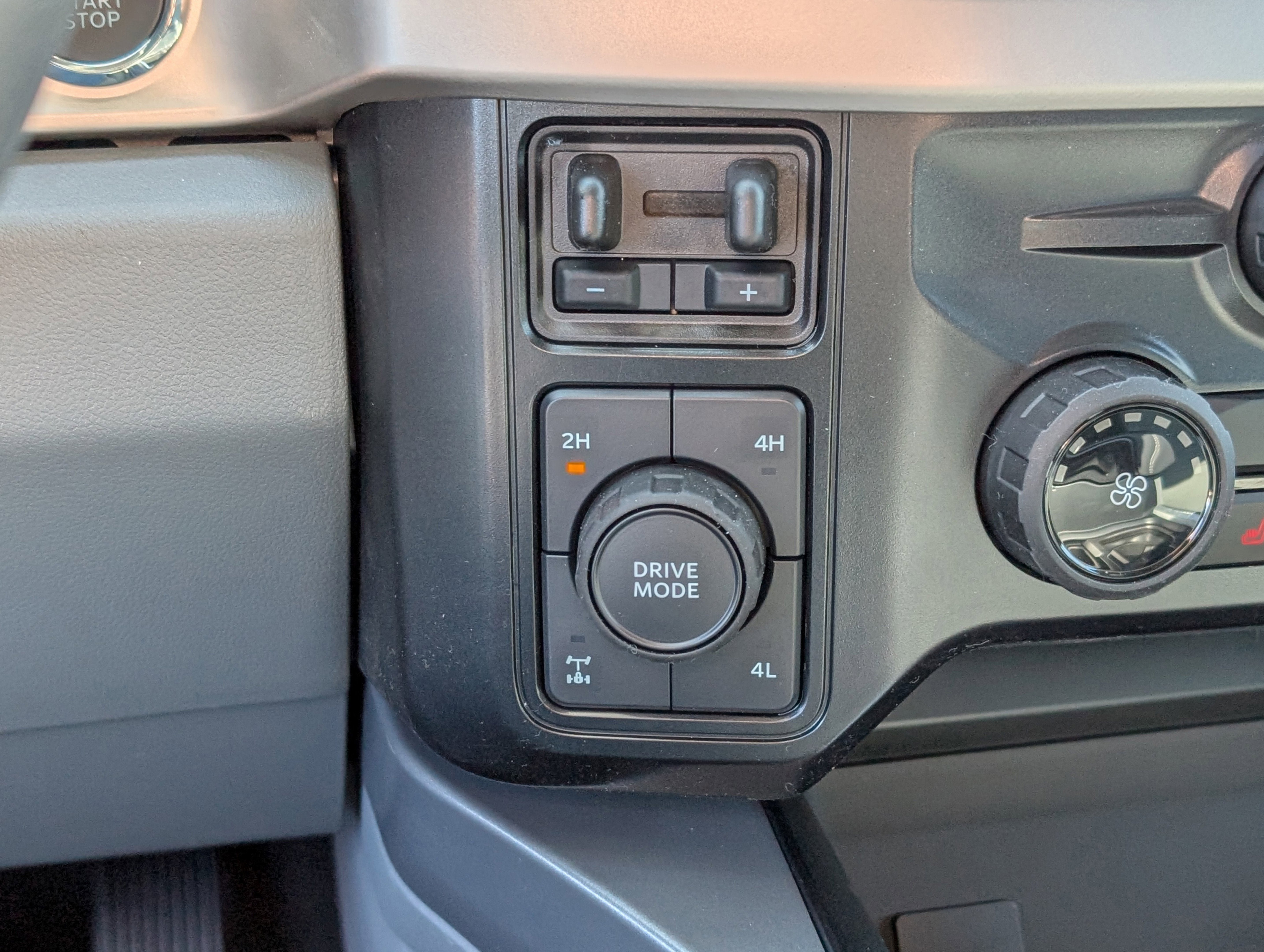 2025 Ford Super Duty F-350 SRW XLT