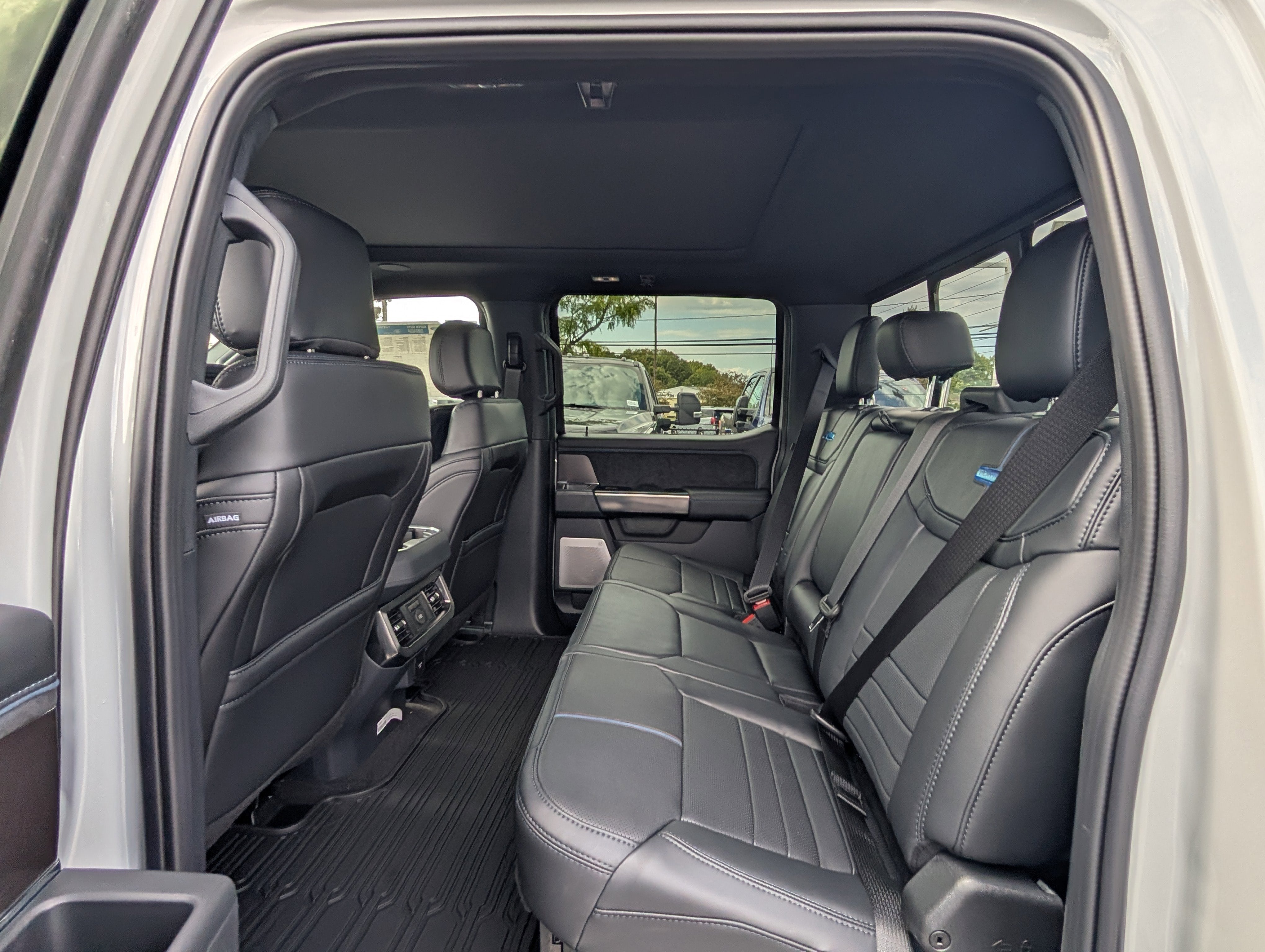 2026 Ford Super Duty F-350 SRW Platinum