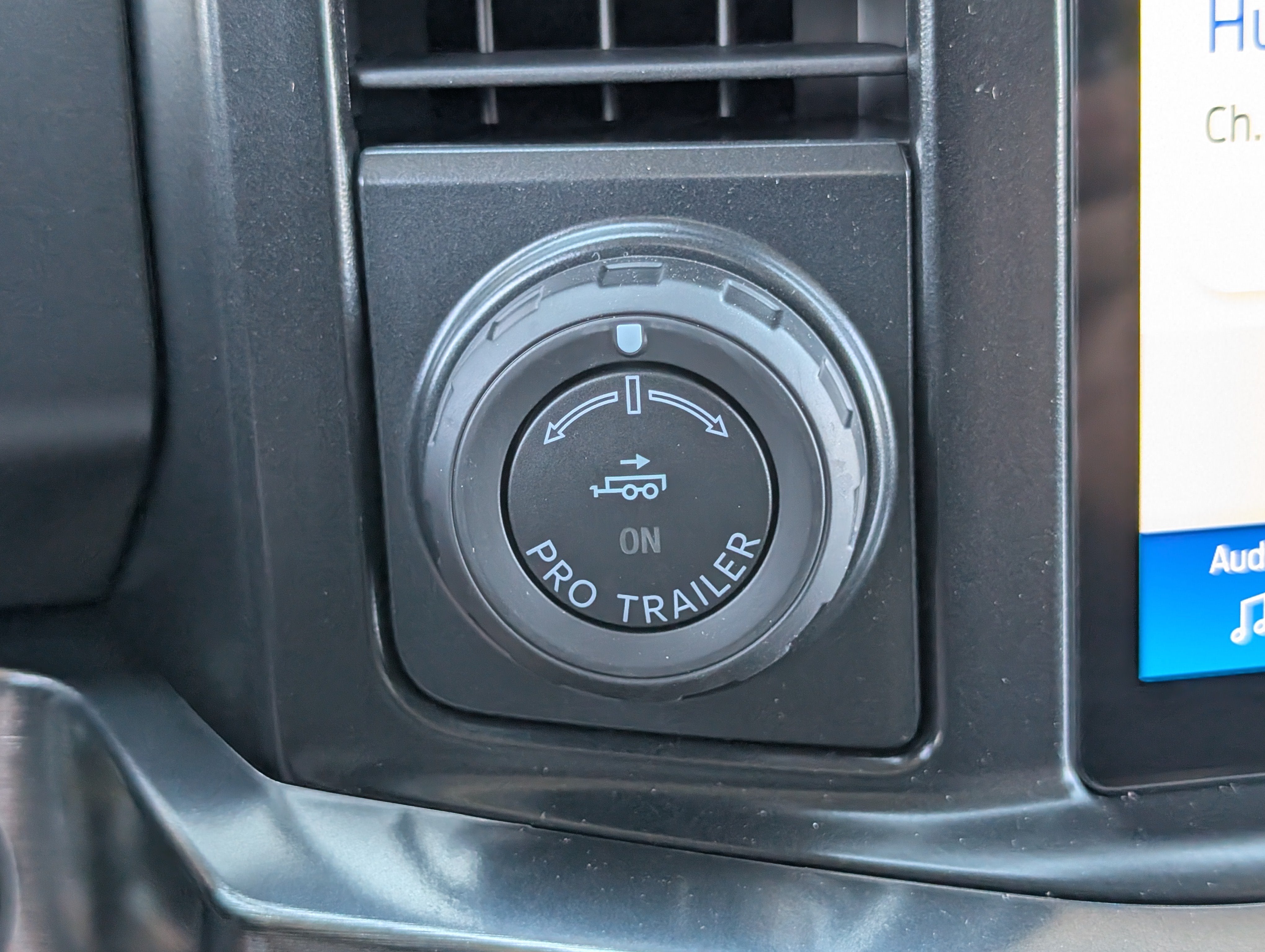 2027 Ford Super Duty F-350 SRW LARIAT