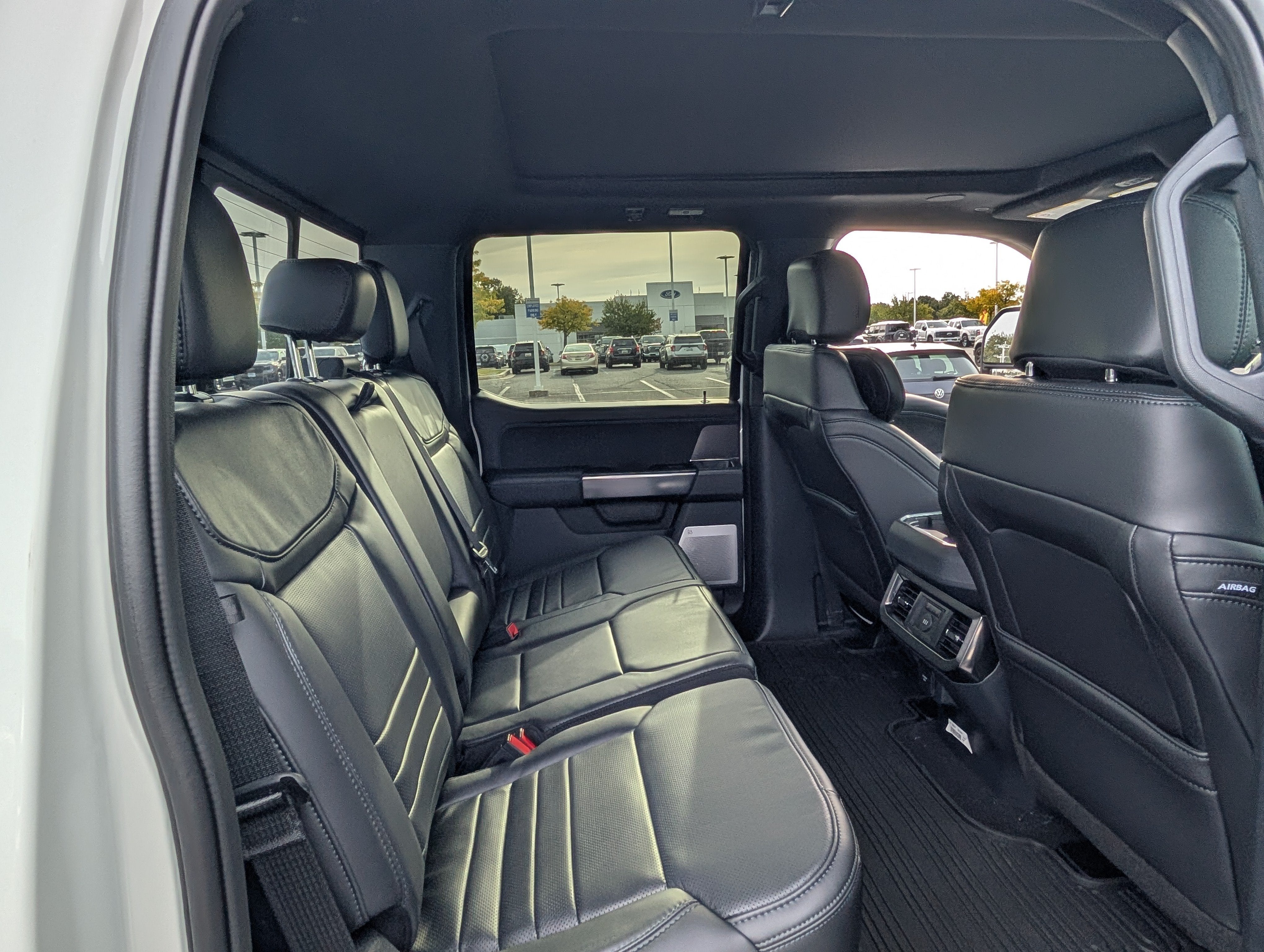 2027 Ford Super Duty F-350 DRW Platinum